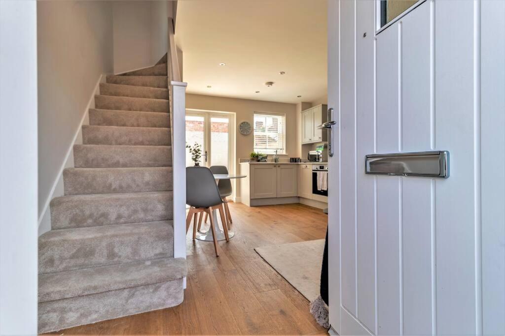 Luxurious newly built cottage in central Wivenhoe view 3