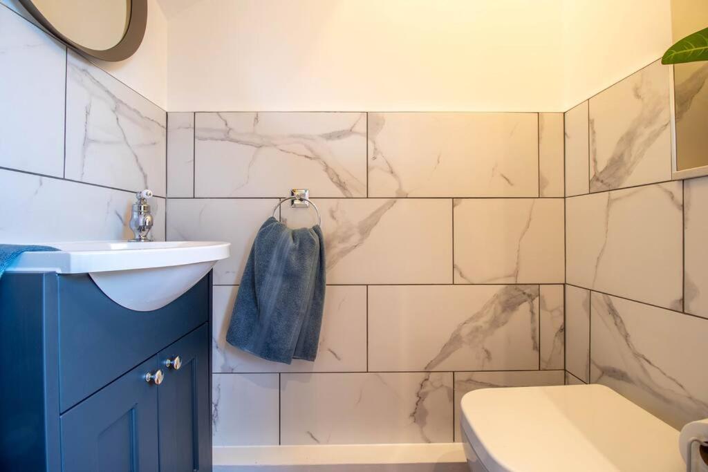 Luxurious newly built cottage in central Wivenhoe view 4