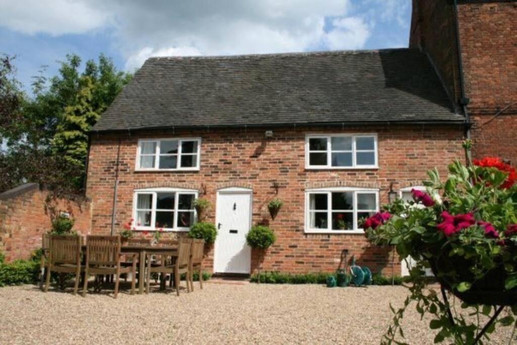 Beautiful fully equipped cottage in Market Bosworth view 2
