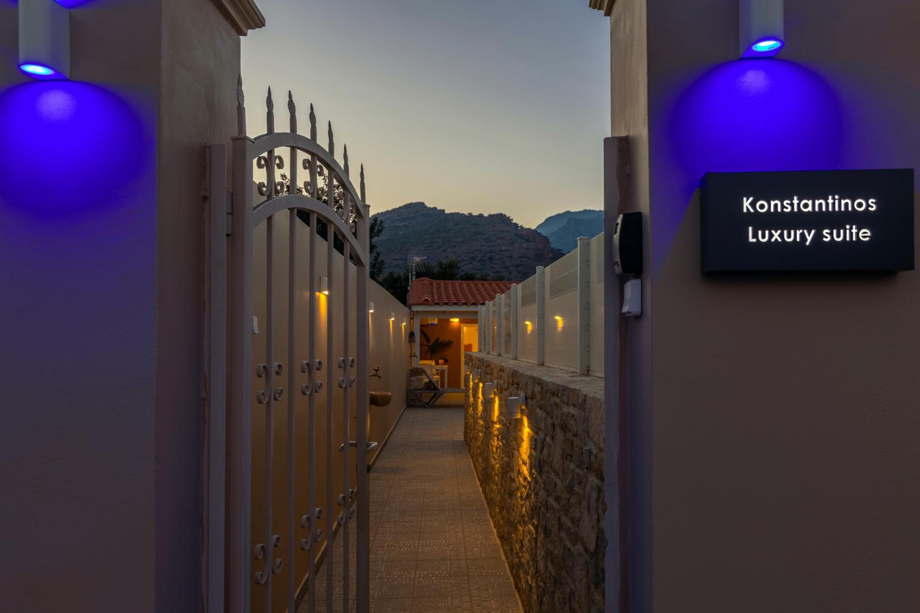 Konstantinos luxury suite