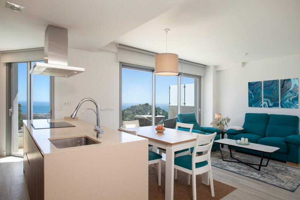 Spectacular new apartment with incredible sea vie
