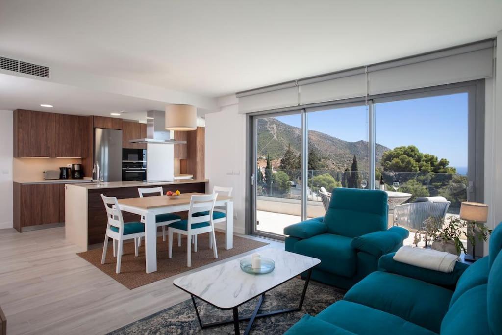 Spectacular new apartment with incredible sea vie