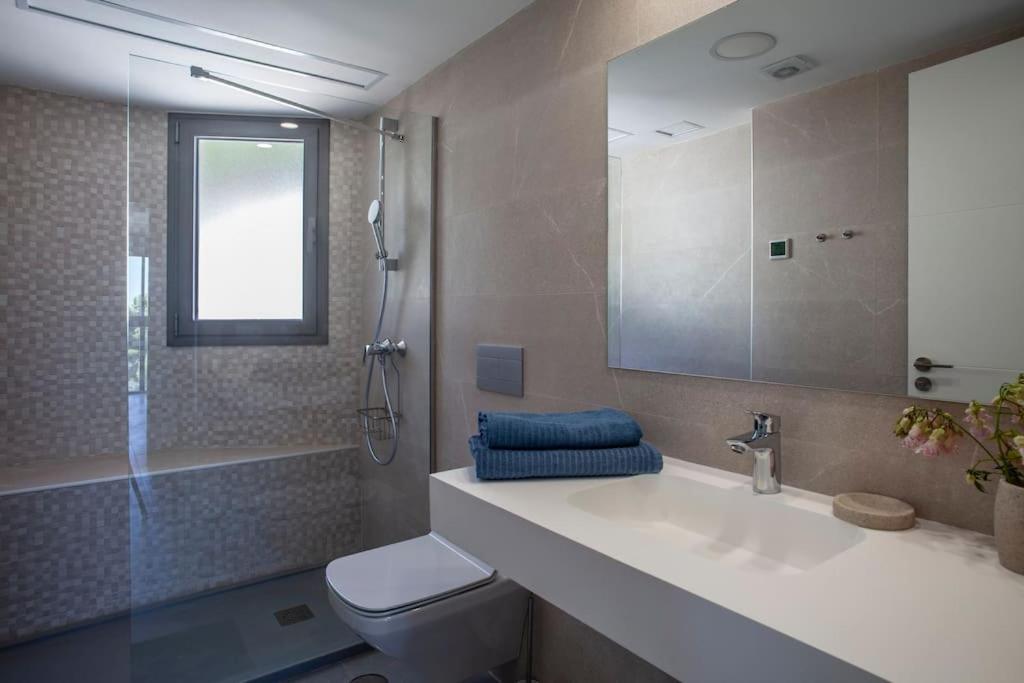 Spectacular new apartment with incredible sea vie