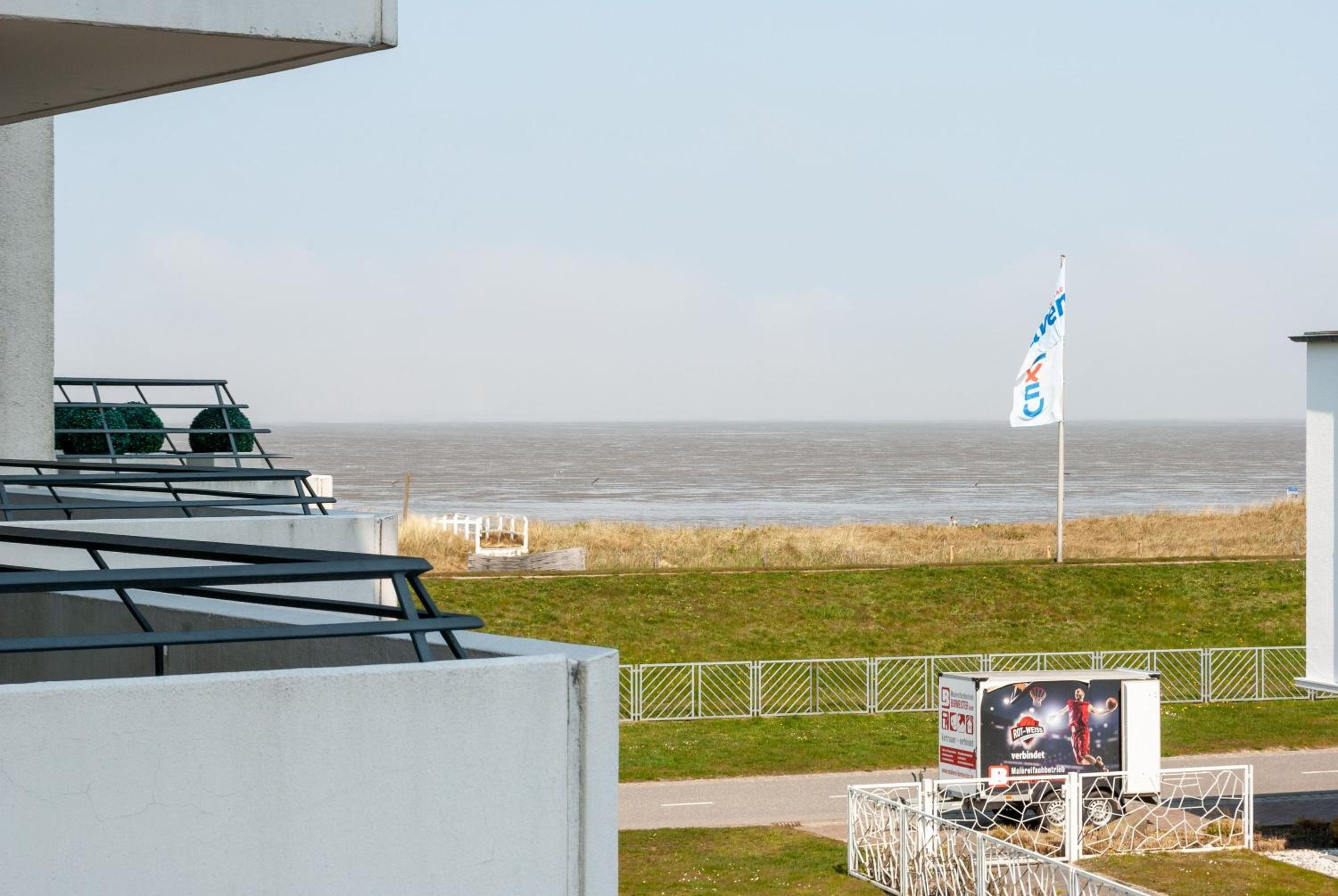 Hanseatic 210