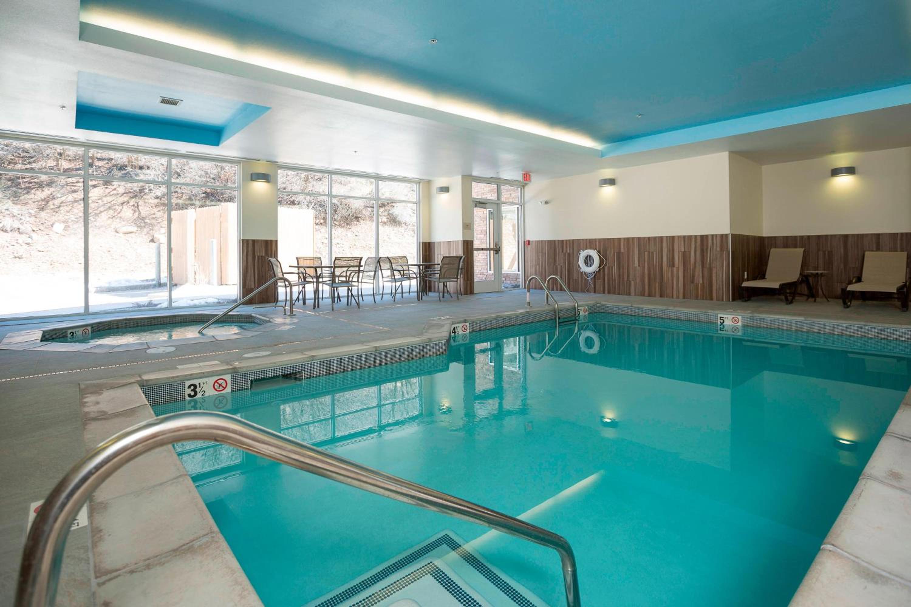 Durango Vacations - Fairfield Inn  Suites by Marriott Durango - Property Image 4