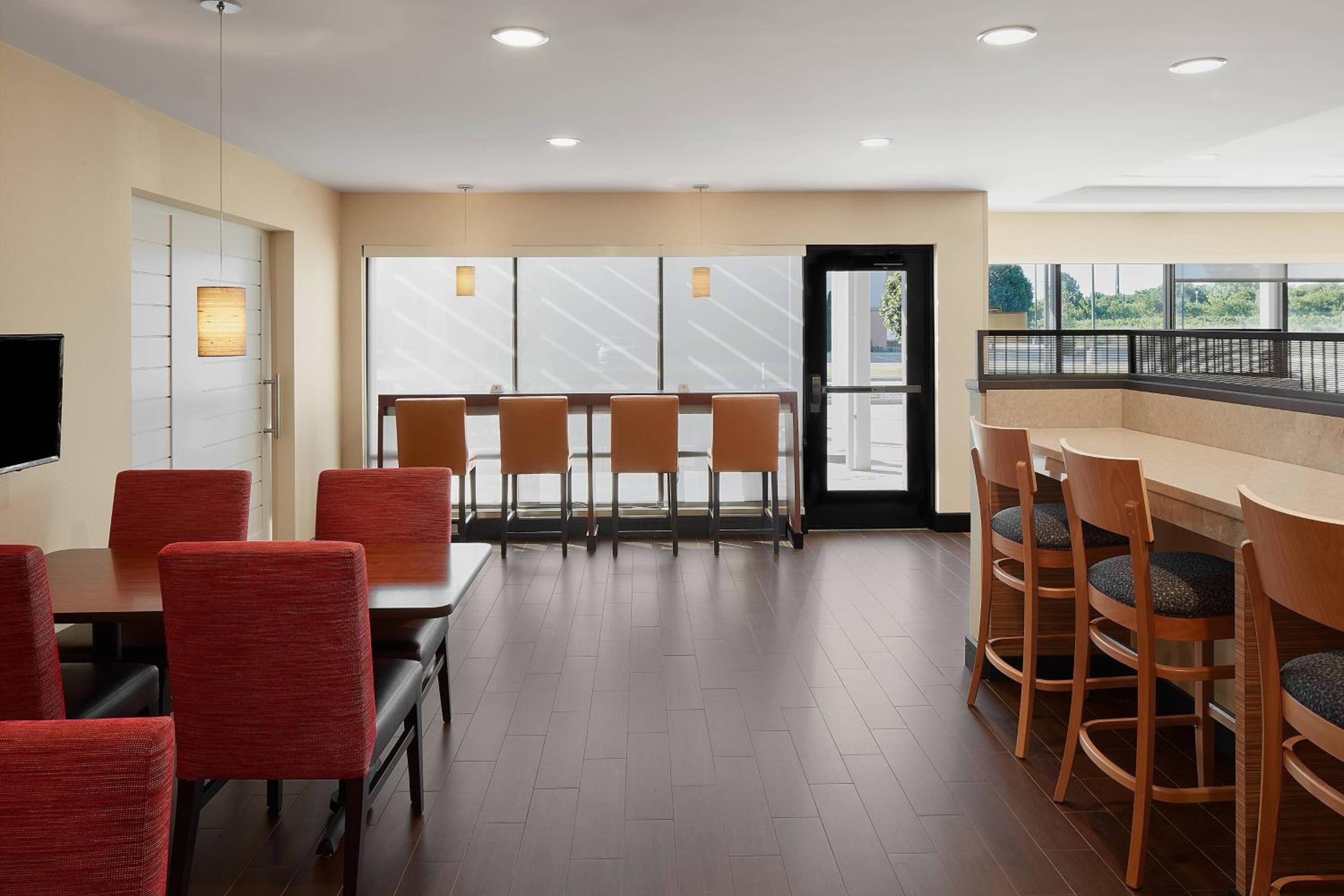 Danville Vacations - TownePlace Suites by Marriott Danville - Property Image 12