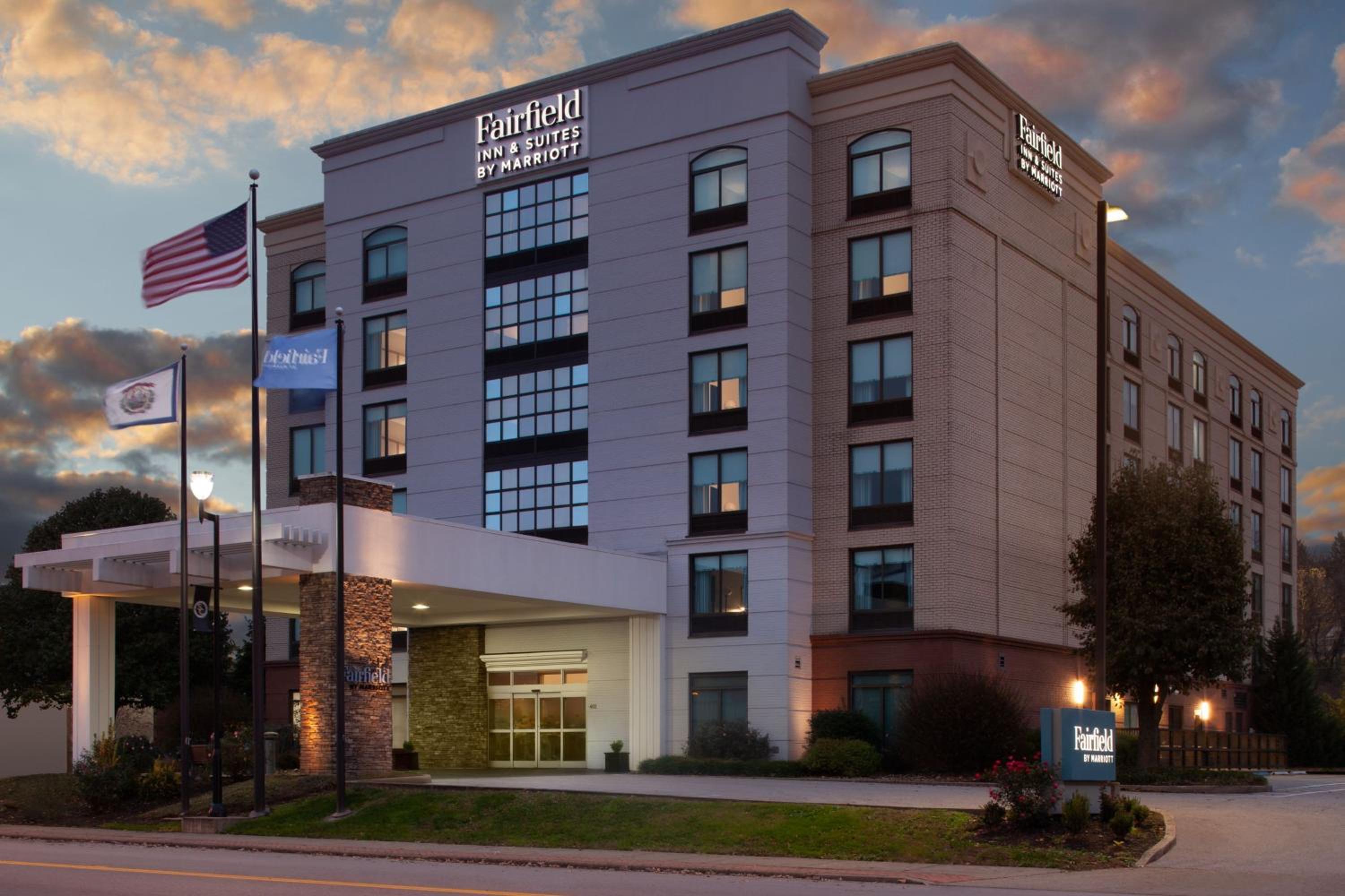 Hotel Fairfield Inn & Suites by Marriott Charleston - Image 1