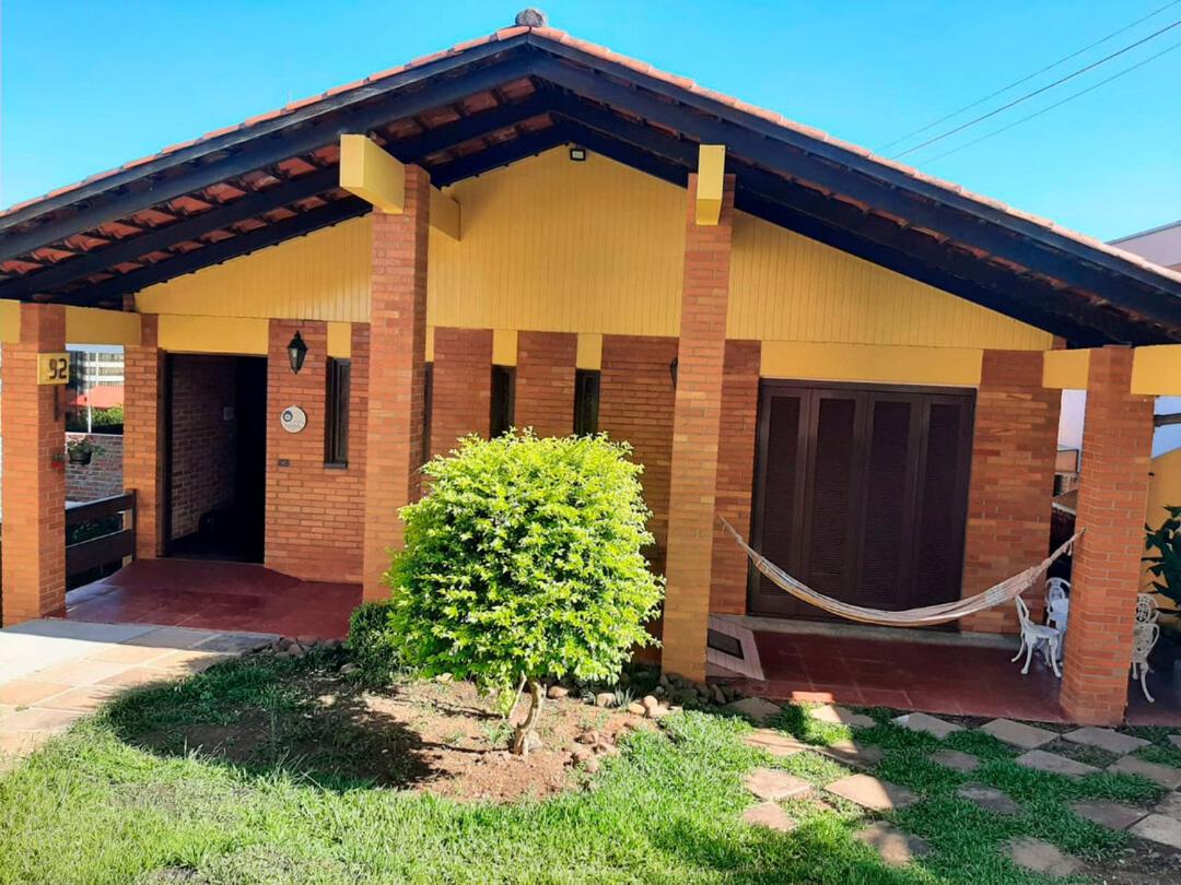 Ótima casa ampla em localização privilegiada!