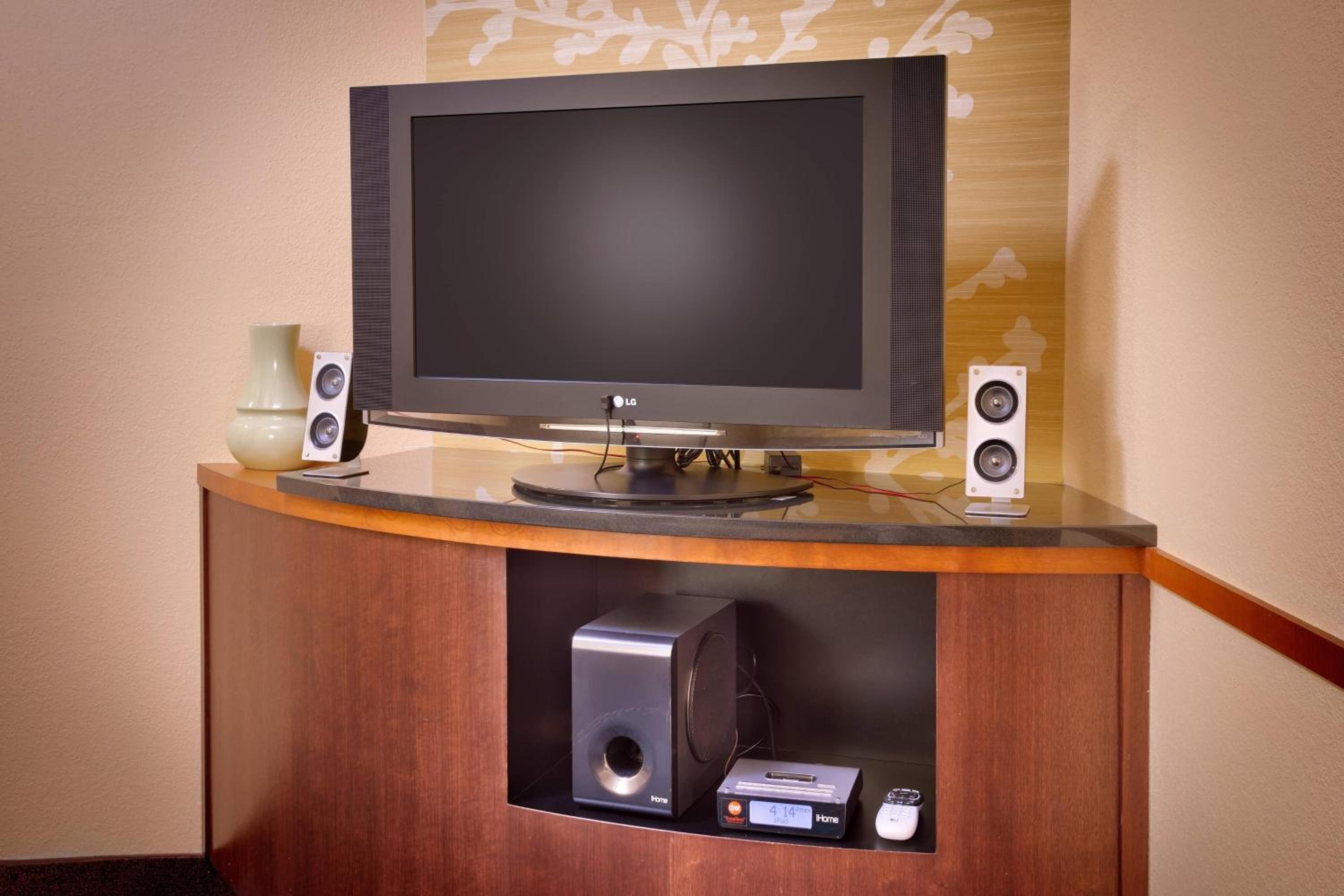 Gillette Vacations - Fairfield Inn  Suites by Marriott Gillette - Property Image 10