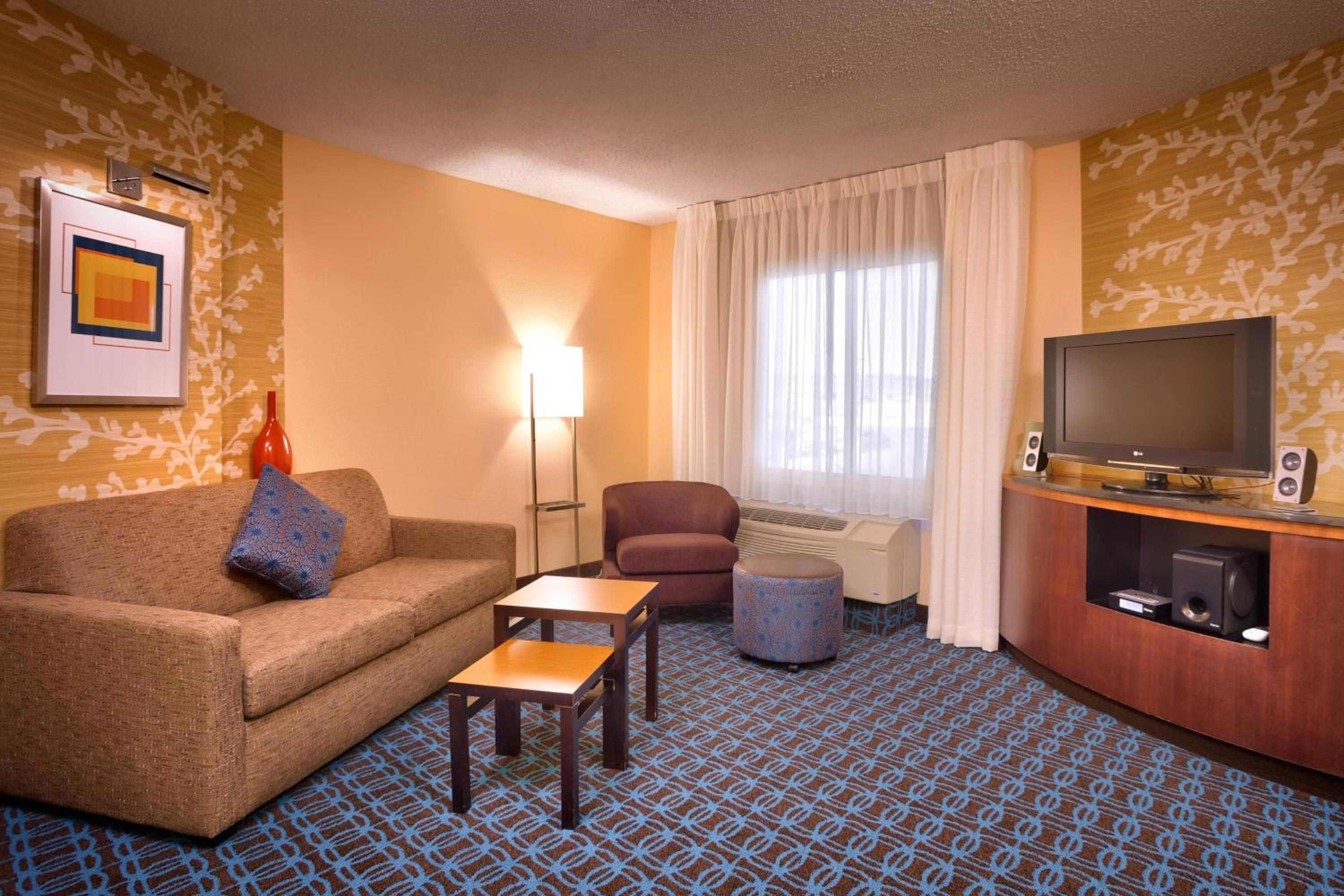 Gillette Vacations - Fairfield Inn  Suites by Marriott Gillette - Property Image 12