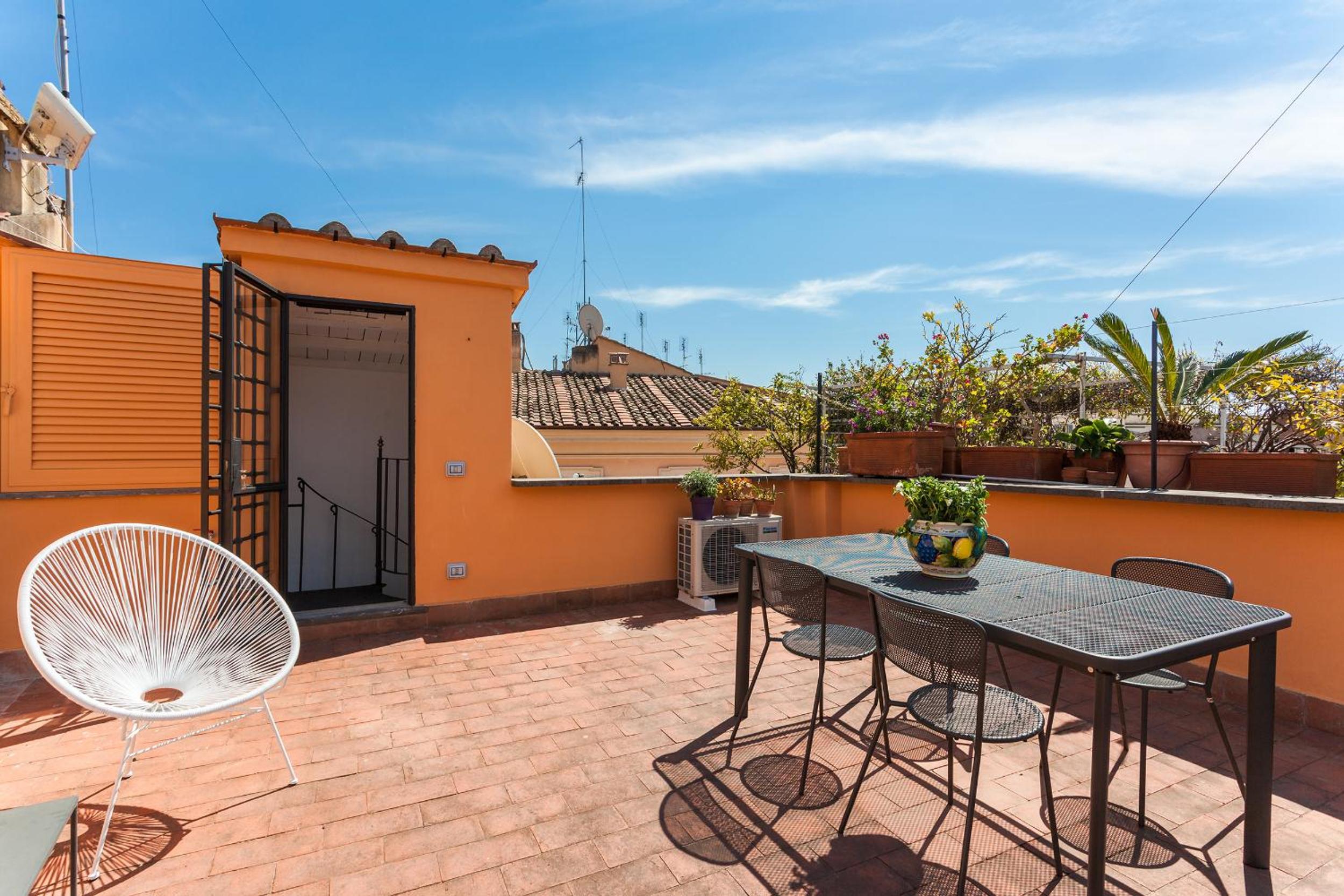 Rome as you feel - Baullari with terrace