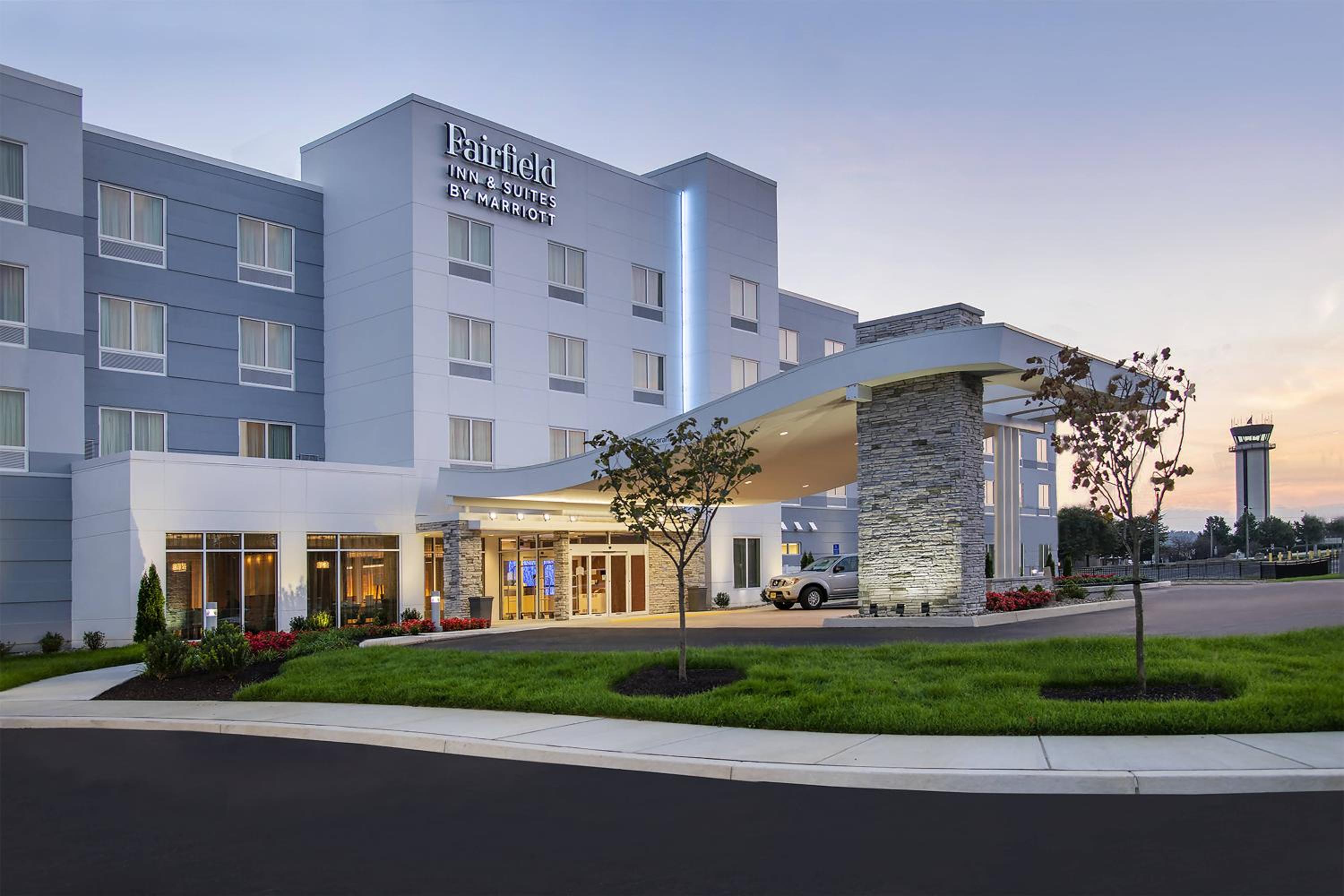 Hotel Fairfield Inn & Suites by Marriott Harrisburg International Airport - Image 1