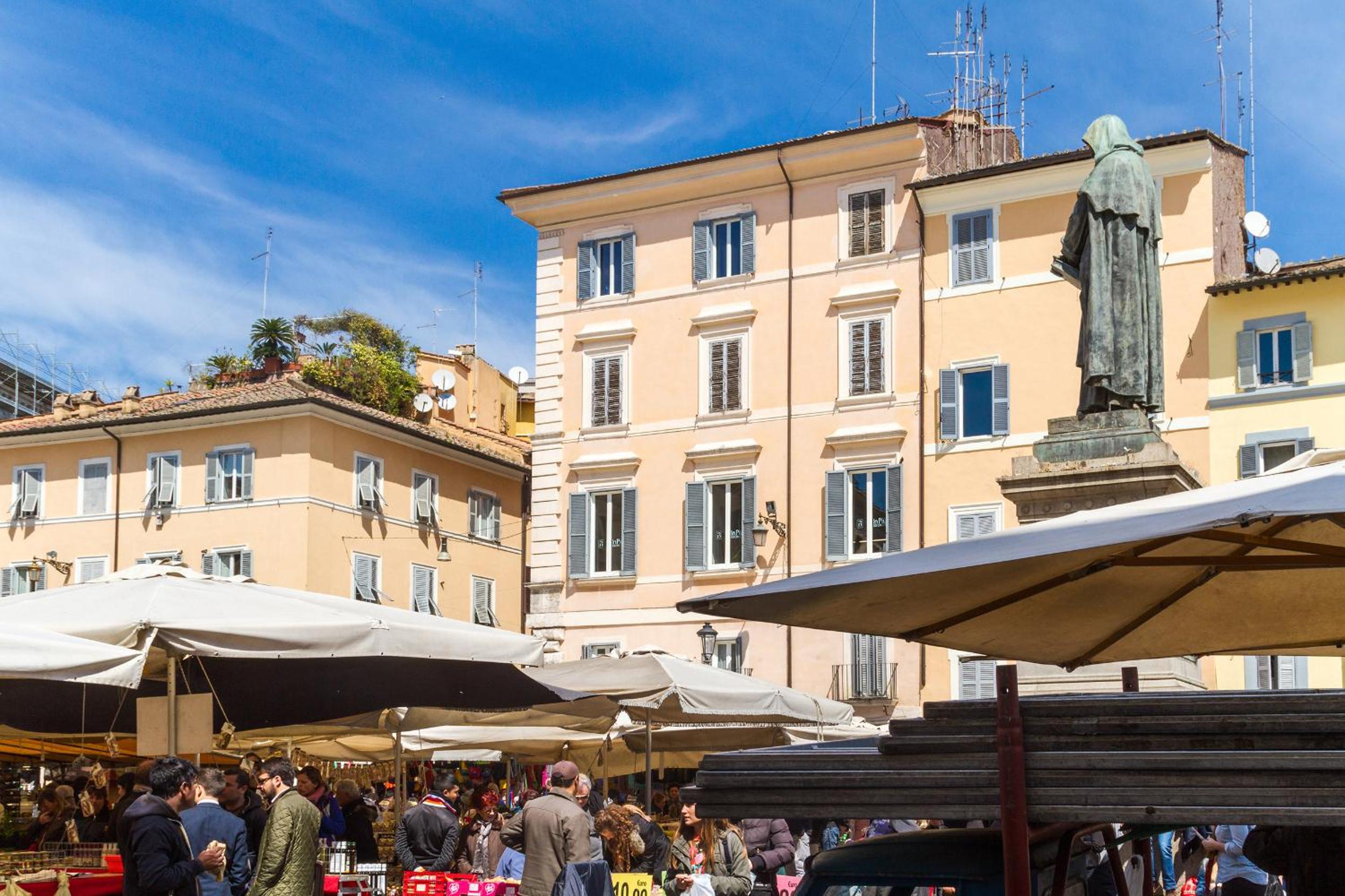 Rome as you feel - Baullari with terrace