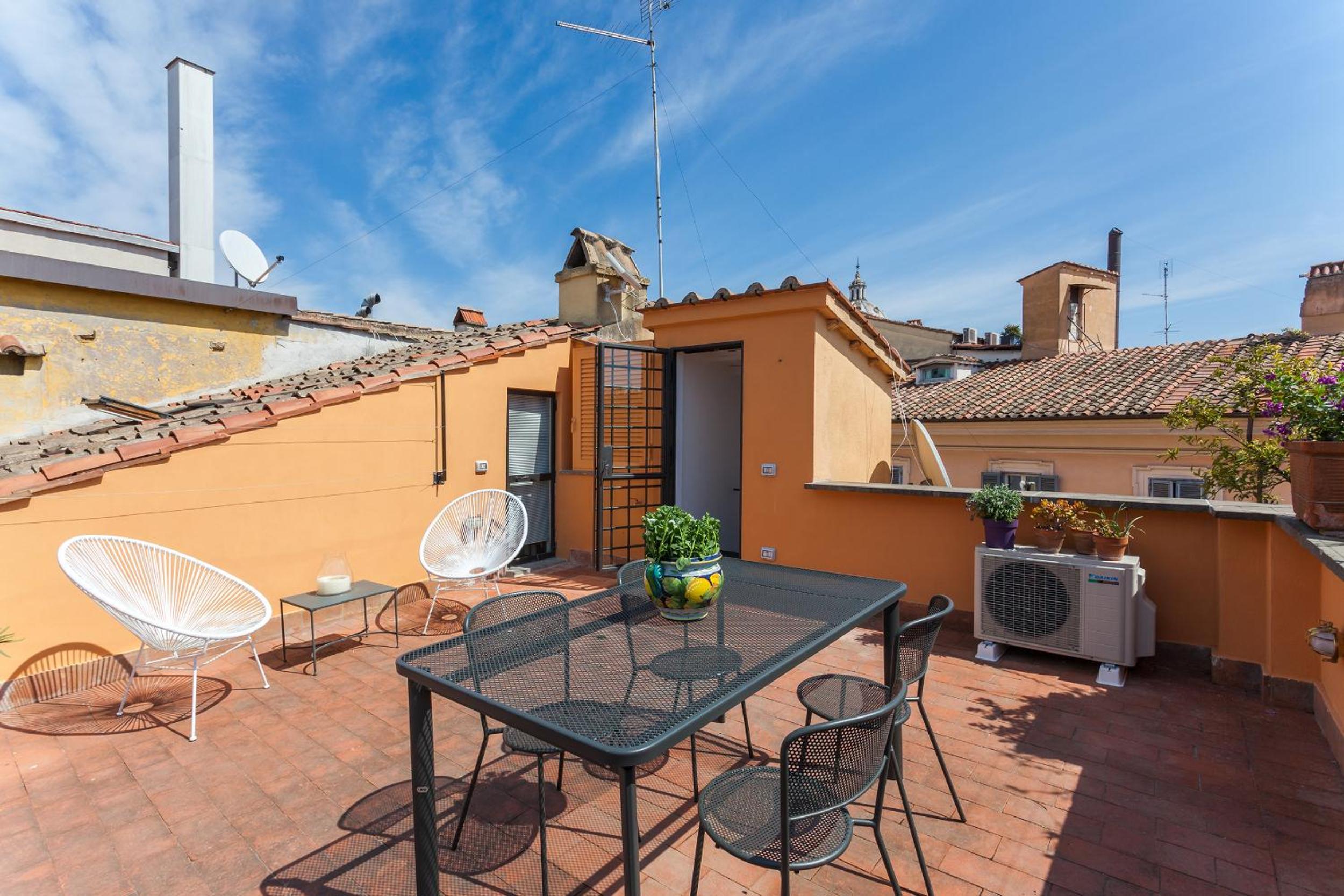 Rome as you feel - Baullari with terrace