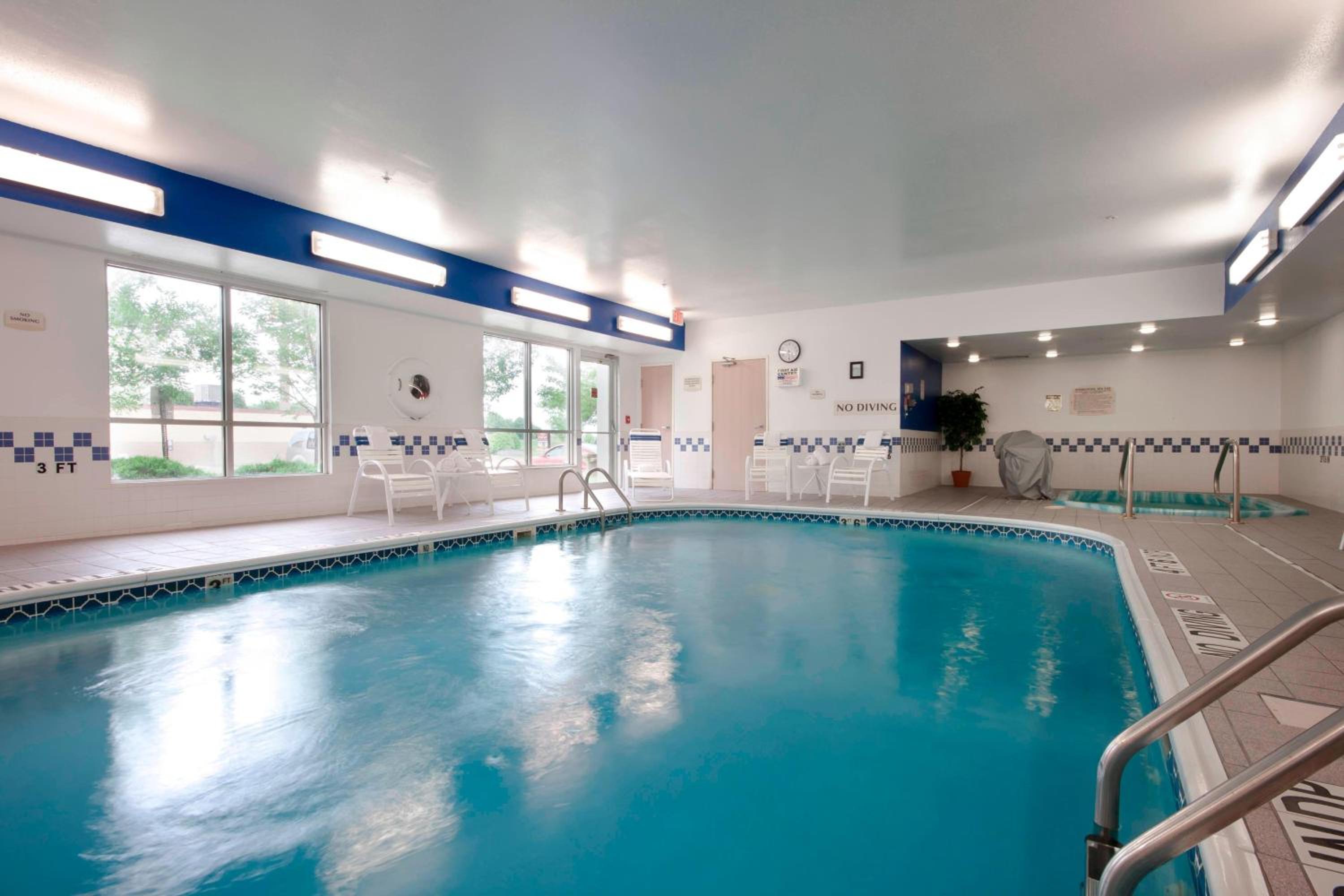 Joliet Vacations - Fairfield Inn by Marriott Joliet South - Property Image 3