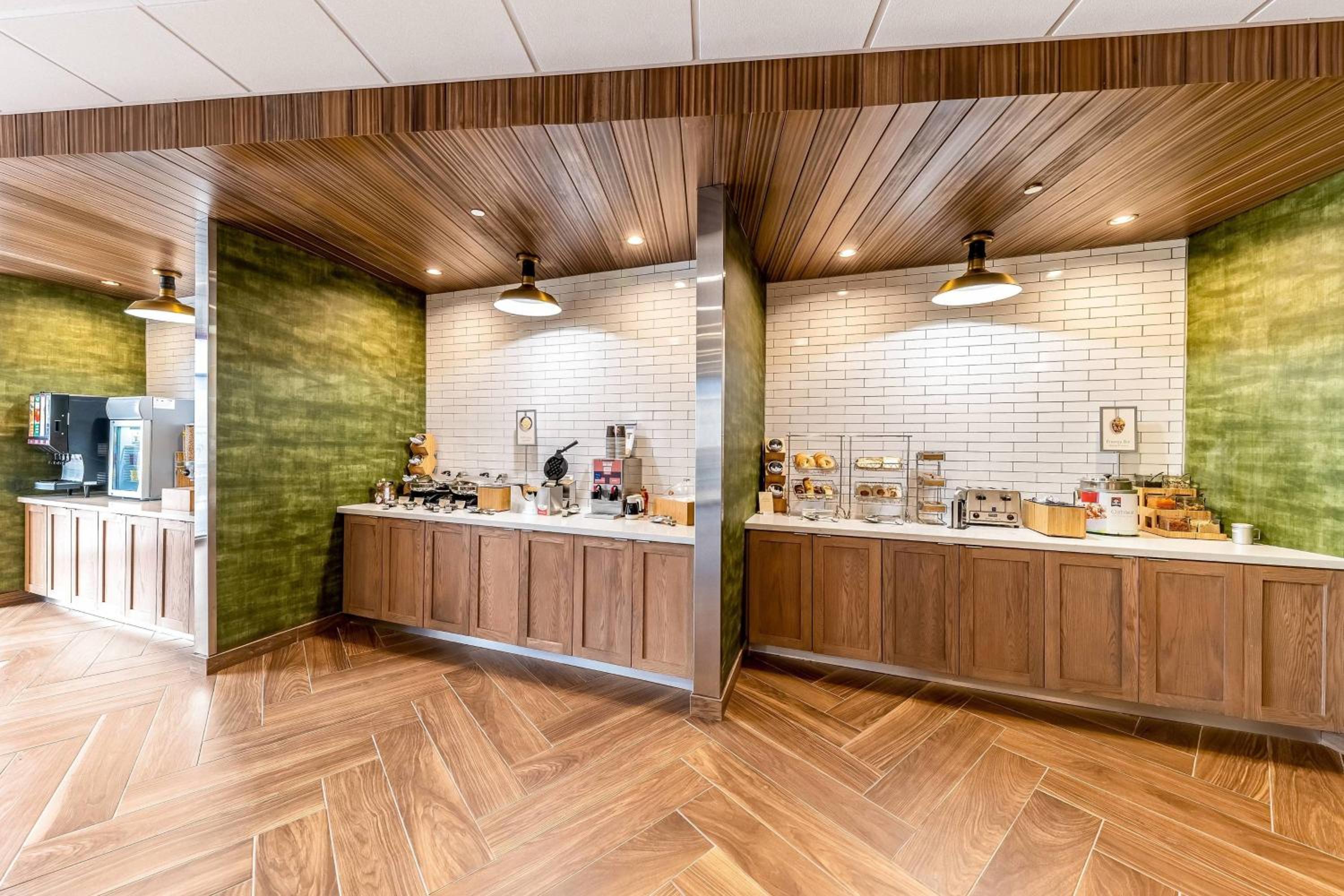 Gainesville Vacations - Fairfield Inn  Suites by Marriott Gainesville I-35 - Property Image 12