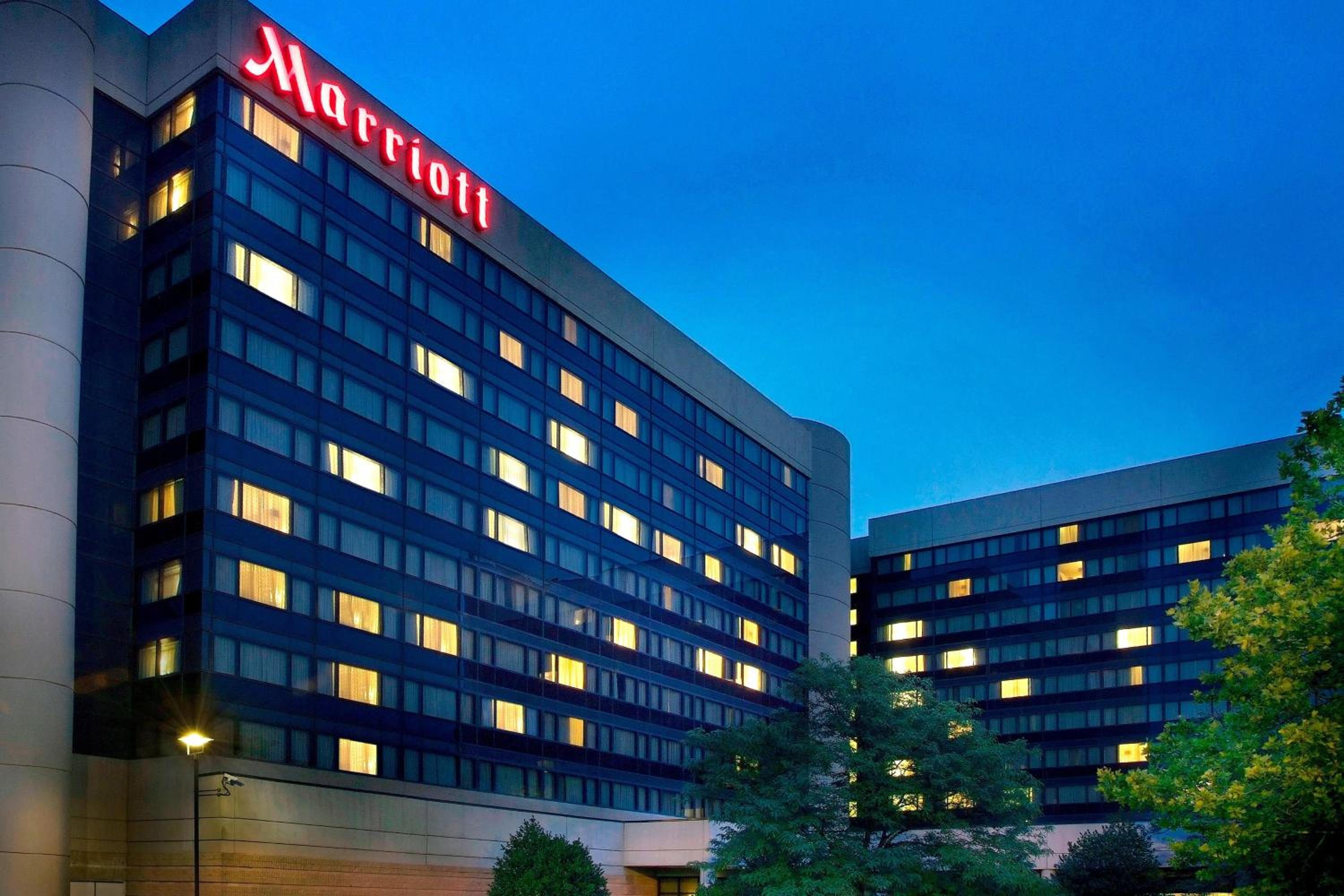Hotel Newark Liberty International Airport Marriott - Image 1