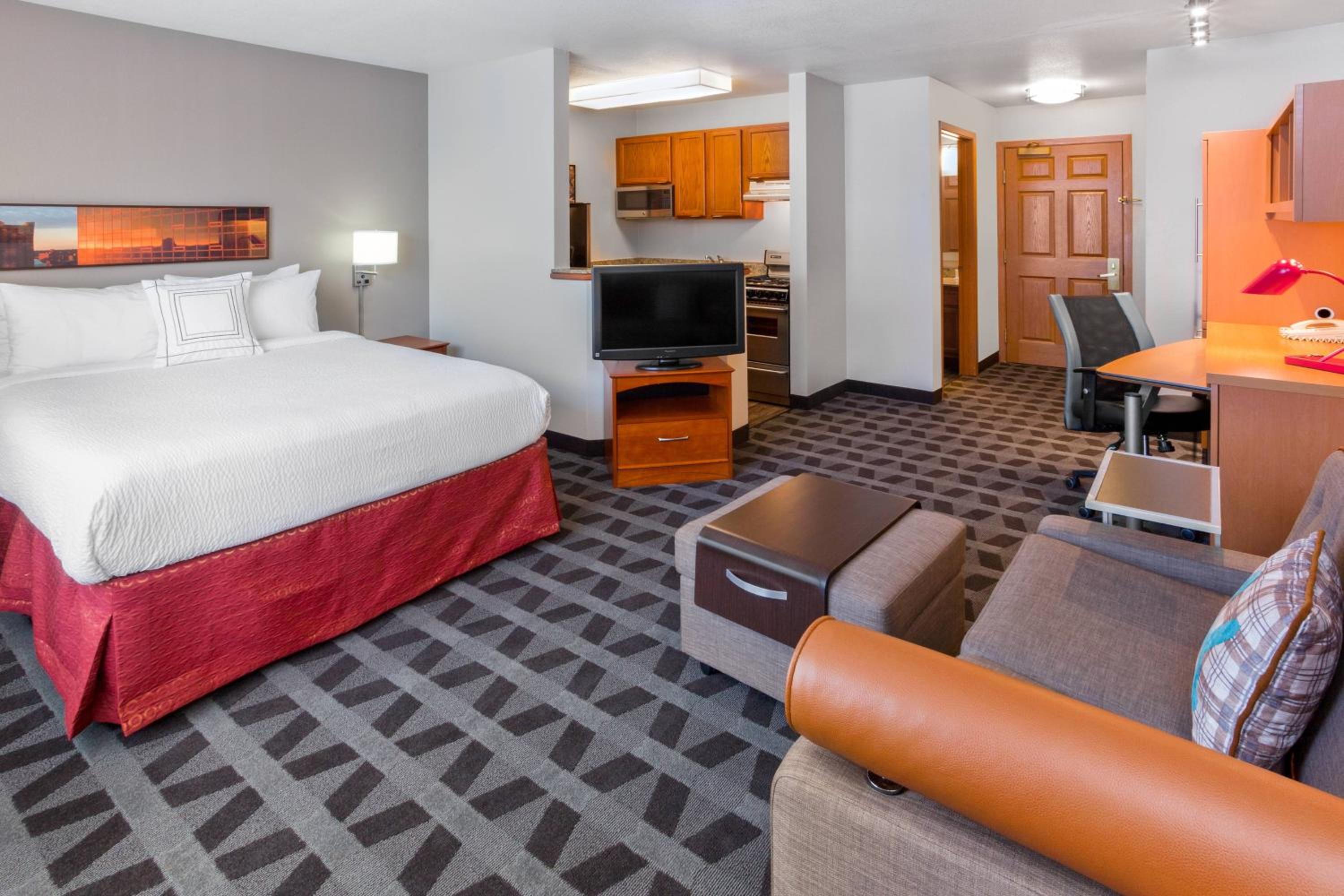 Minneapolis / St Paul Vacations - TownePlace Suites Minneapolis West/St. Louis Park - Property Image 1