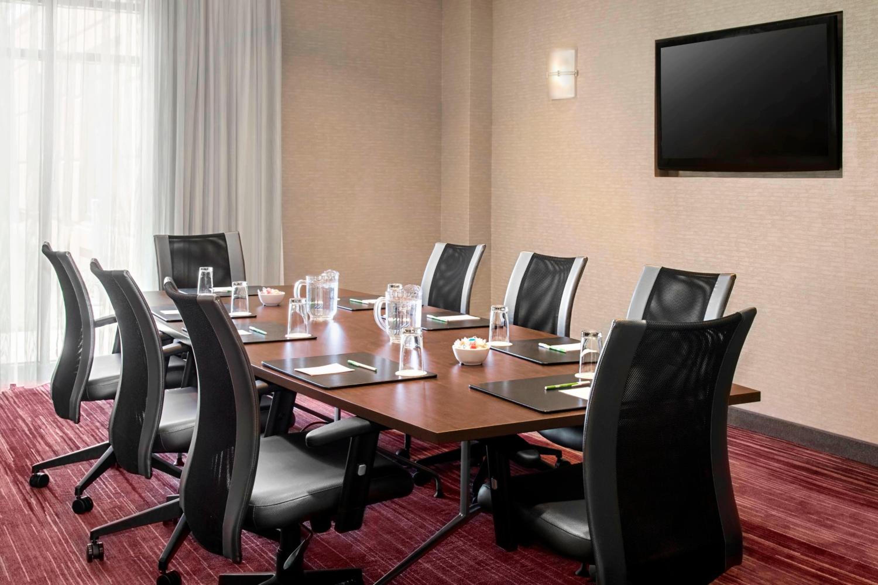 Elizabeth Vacations - Courtyard by Marriott Newark Elizabeth - Property Image 3