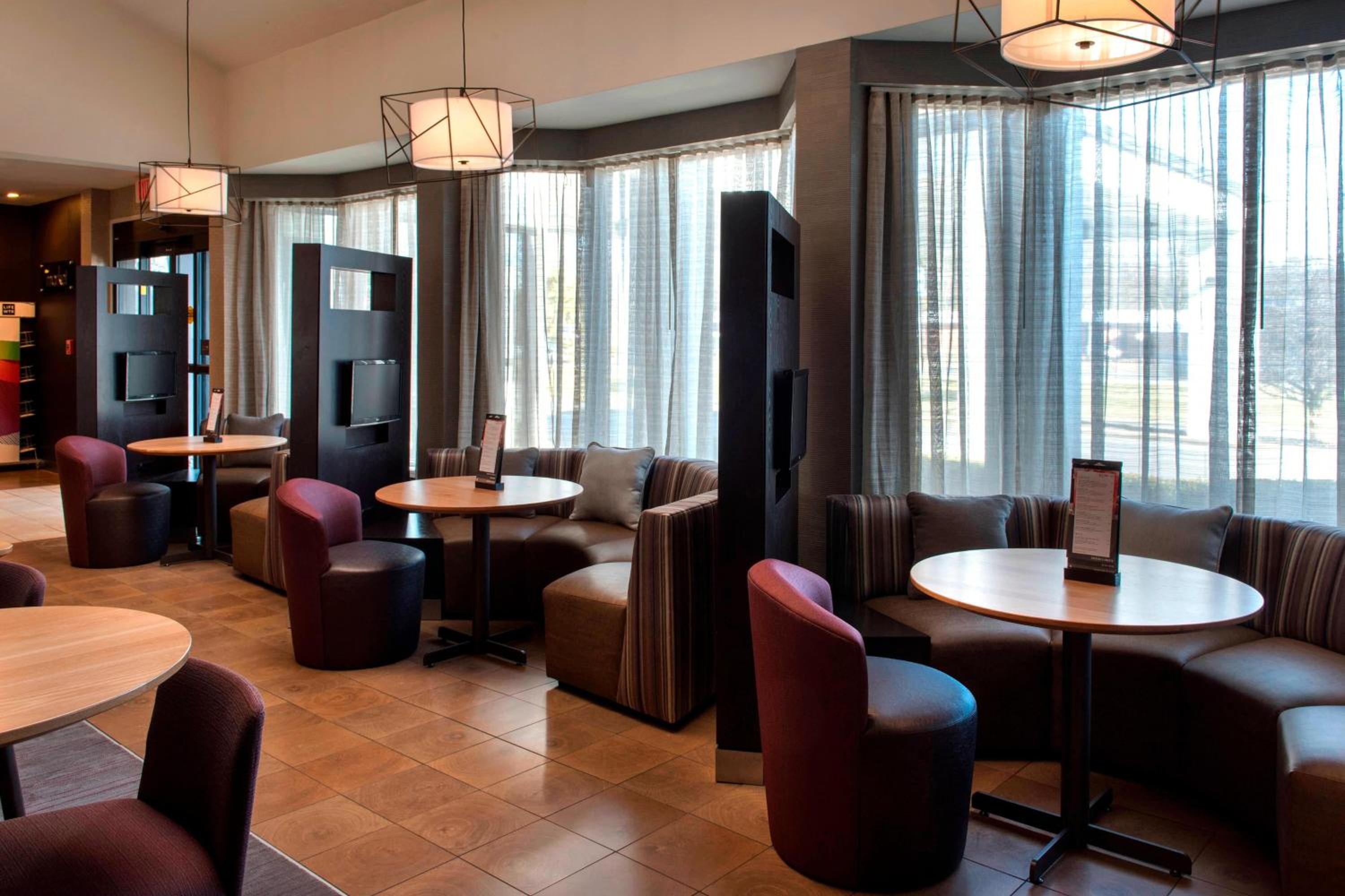 Poughkeepsie Vacations - Courtyard by Marriott Poughkeepsie - Property Image 10