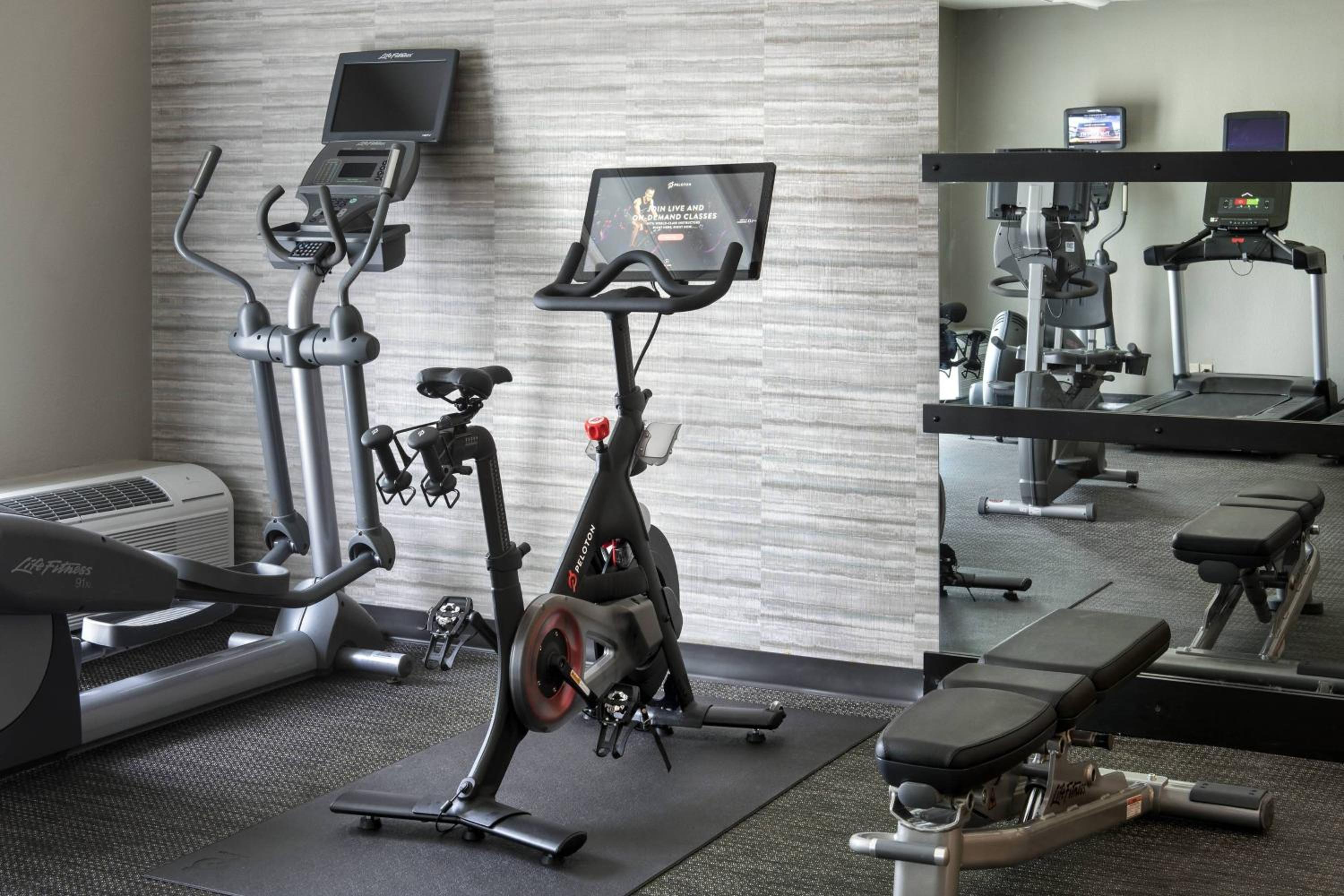 Poughkeepsie Vacations - Courtyard by Marriott Poughkeepsie - Property Image 3