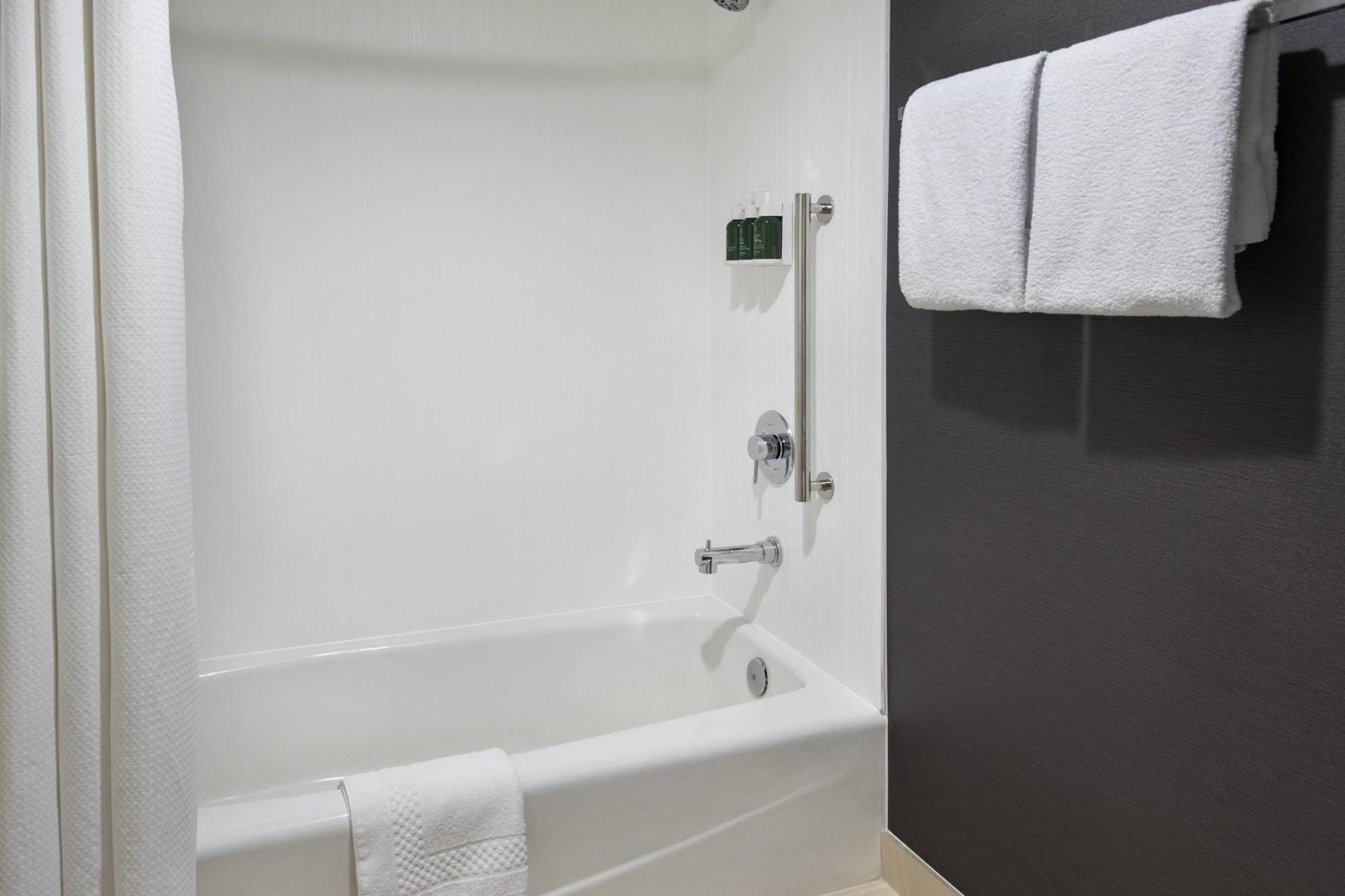 Poughkeepsie Vacations - Courtyard by Marriott Poughkeepsie - Property Image 16
