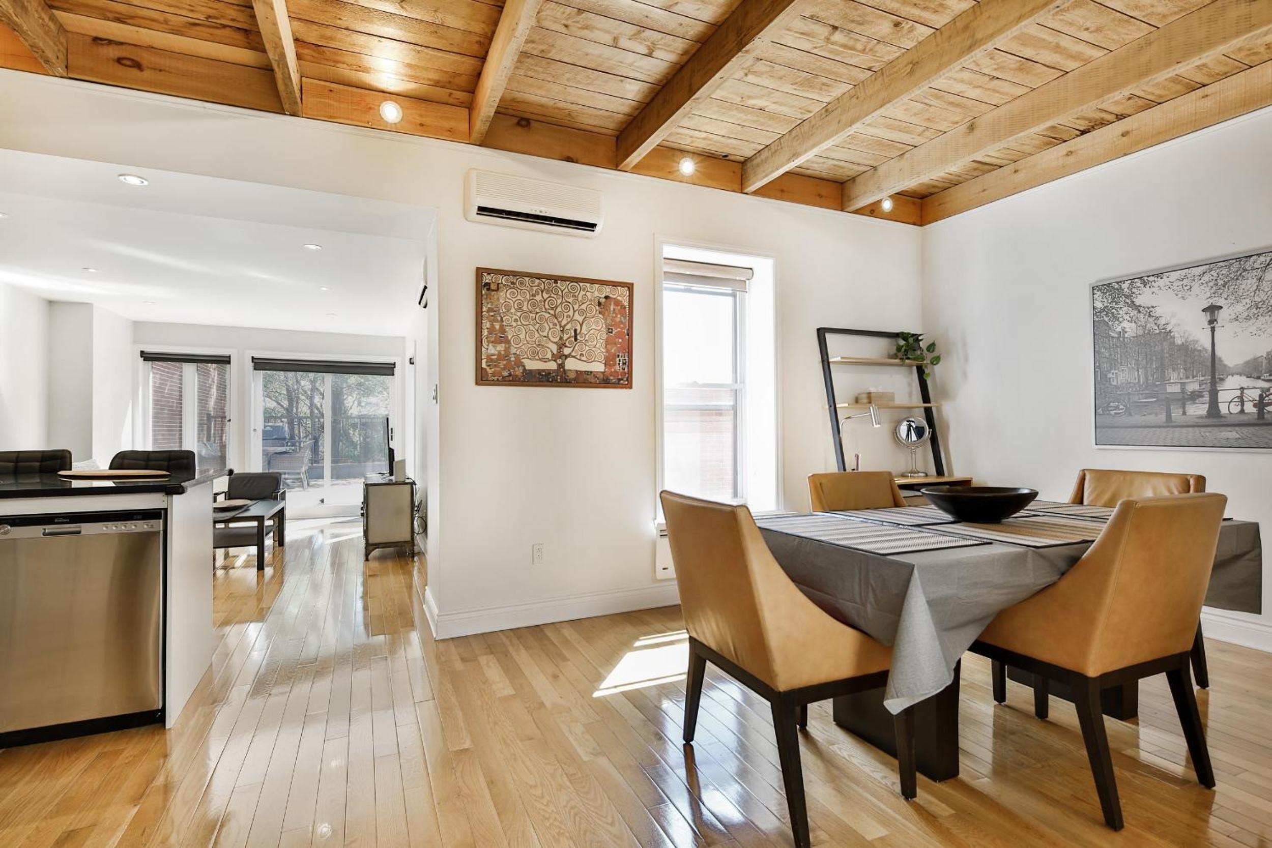 STUNNING full APARTMENTS - stocked KITCHENS - WASHER & DRYERS - WORKSPACE PROVIDED - FAST WIFI - LOCATED on the FAMOUS ST Denis street - Near METRO MONT RO