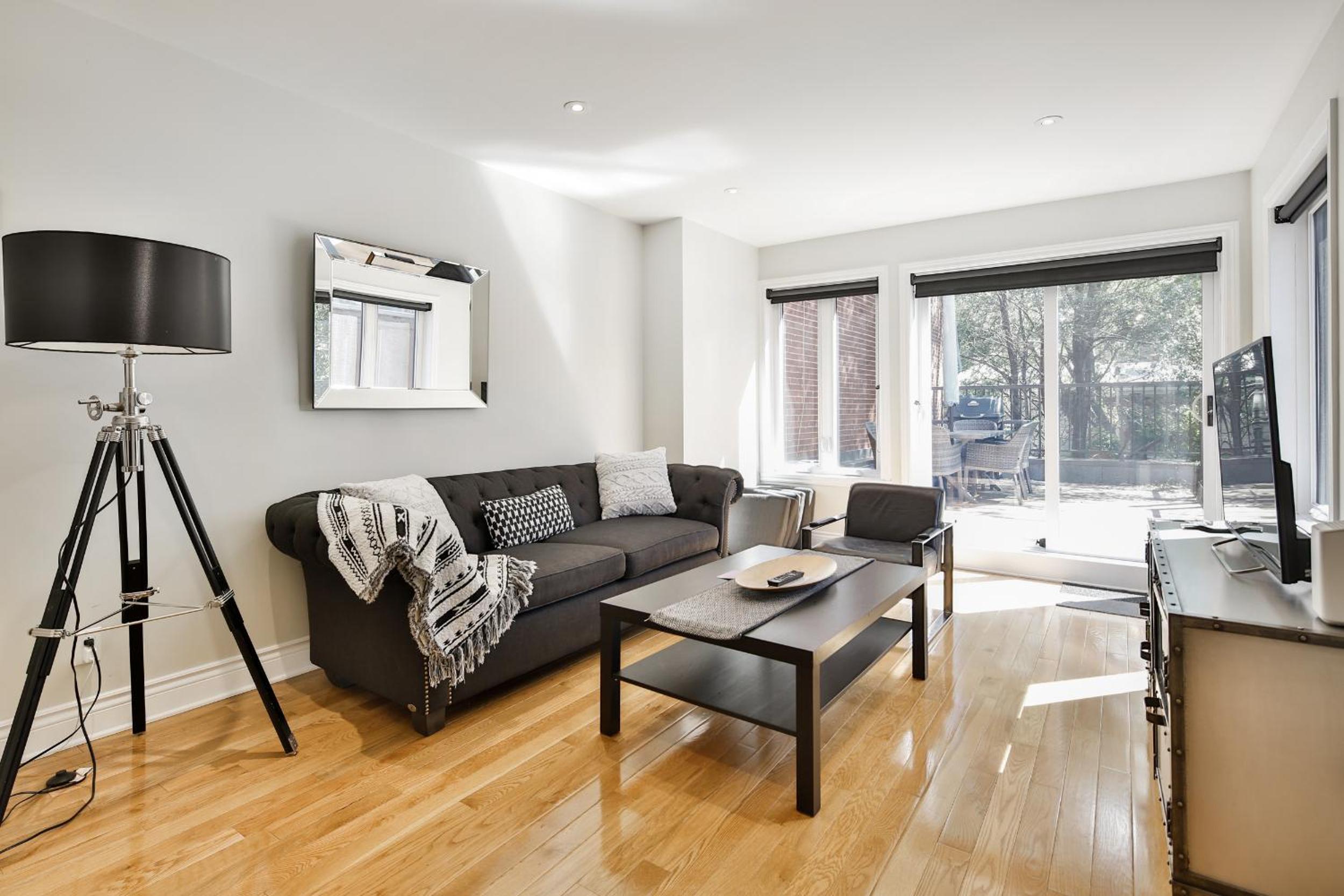 STUNNING full APARTMENTS - stocked KITCHENS - WASHER & DRYERS - WORKSPACE PROVIDED - FAST WIFI - LOCATED on the FAMOUS ST Denis street - Near METRO MONT RO