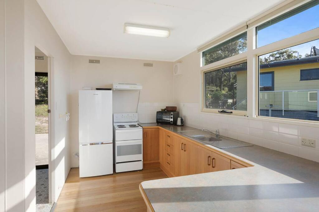 Sea Home With a View at Pambula Beach-Pet Friendly
