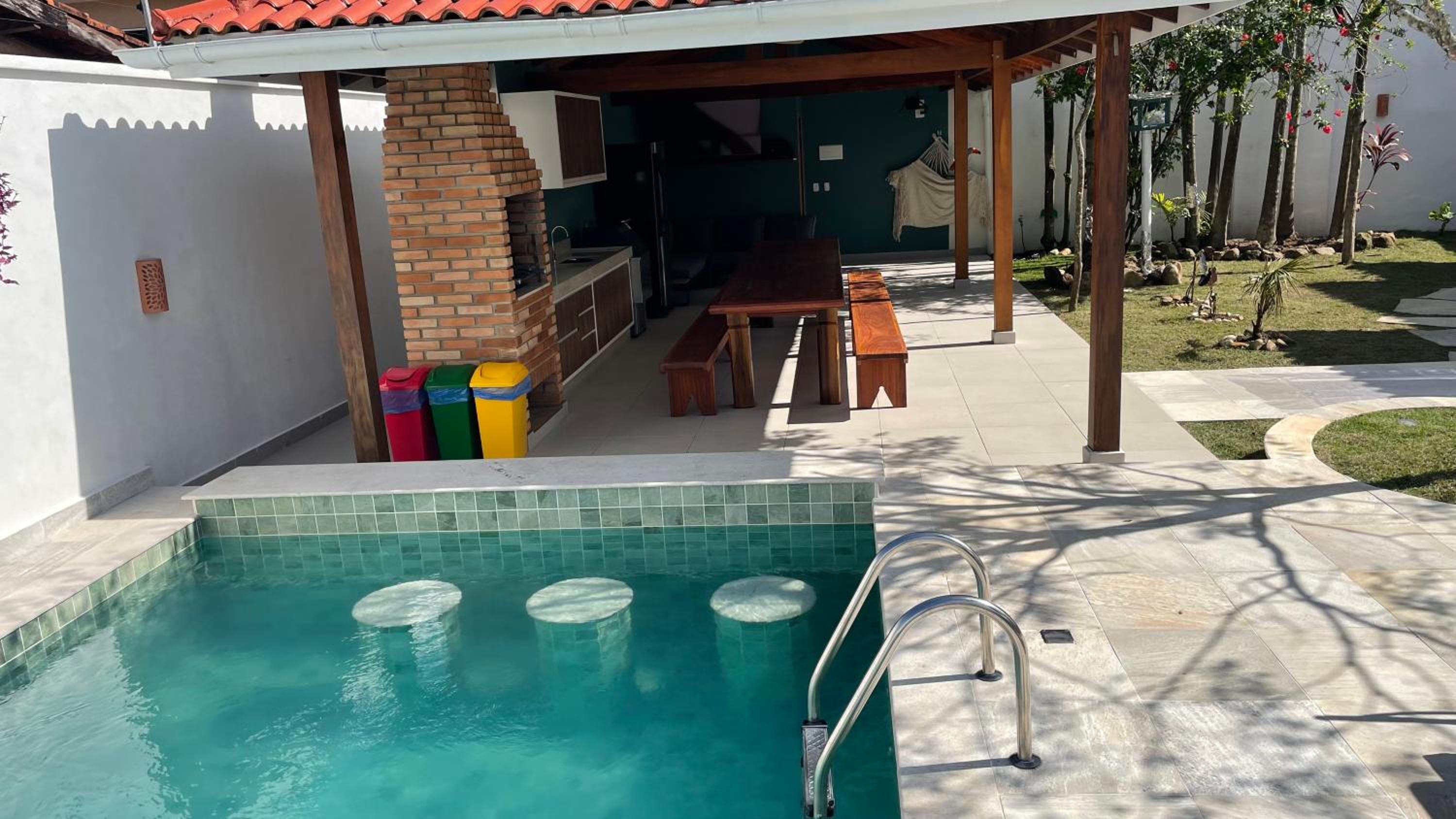 Chez Marguera em Juquehy - Luxo com muito espaço, conforto e lazer - incluso roupas de cama e banho, diarista, serviço praia, piscina aquecida, maquina gel
