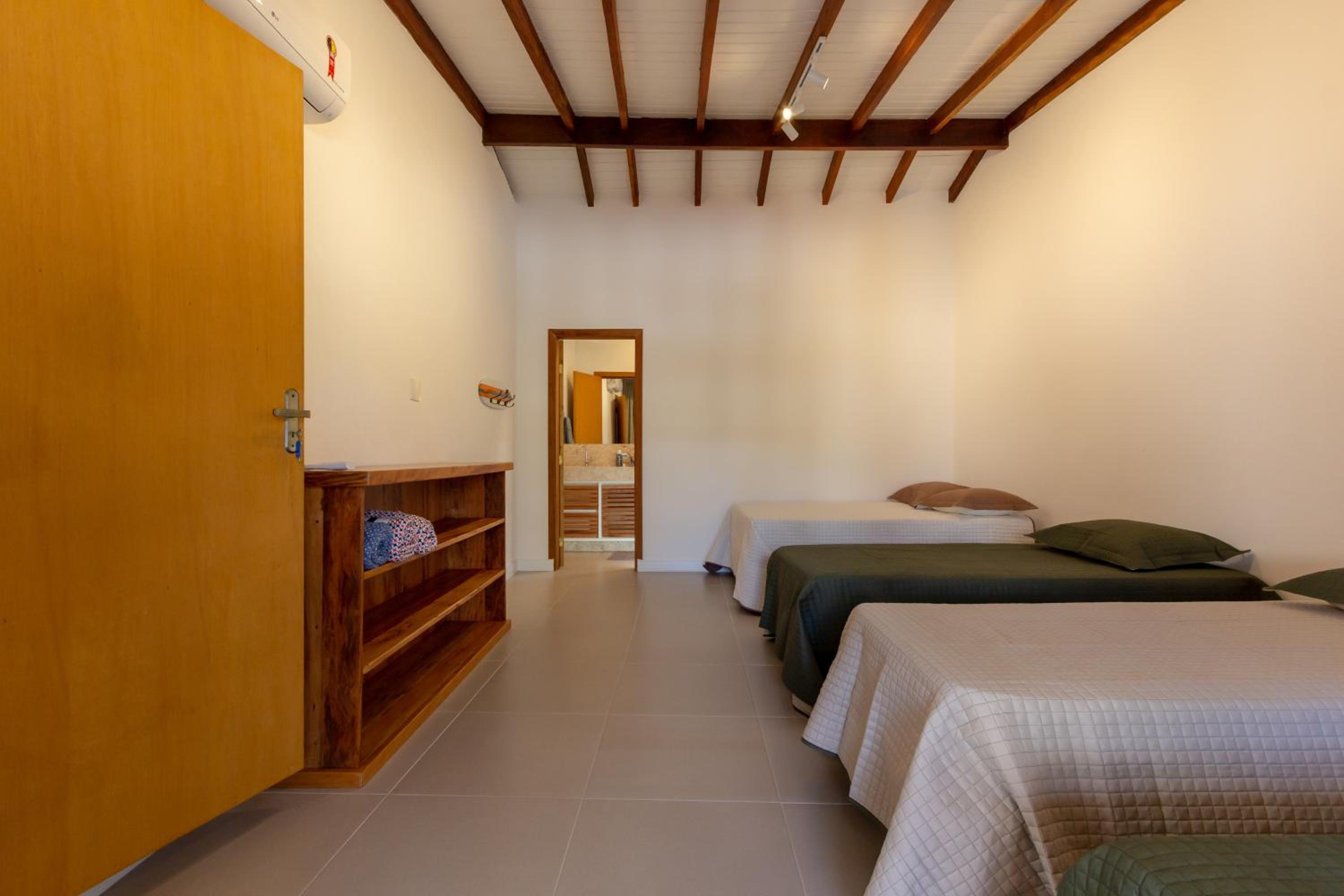 Chez Marguera em Juquehy - Luxo com muito espaço, conforto e lazer - incluso roupas de cama e banho, diarista, serviço praia, piscina aquecida, maquina gel