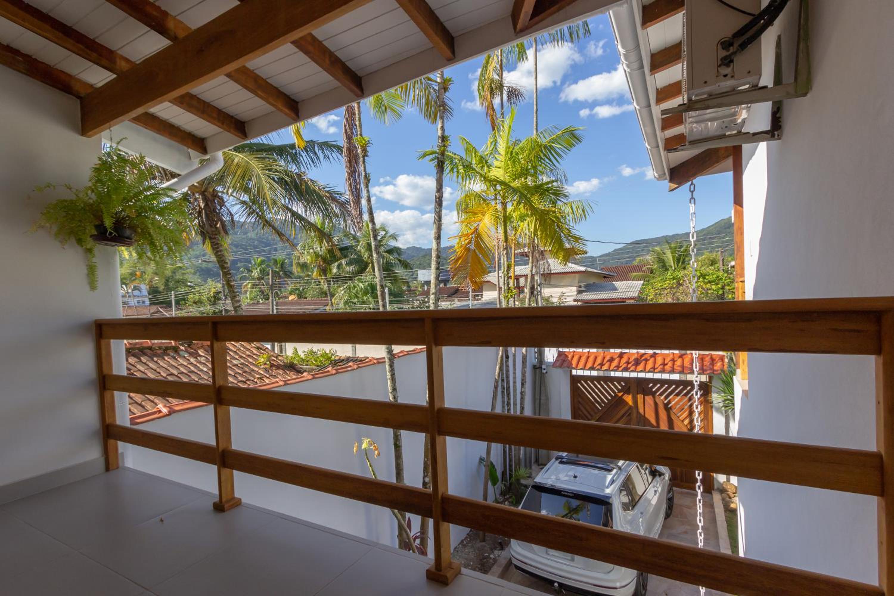 Chez Marguera em Juquehy - Luxo com muito espaço, conforto e lazer - incluso roupas de cama e banho, diarista, serviço praia, piscina aquecida, maquina gel
