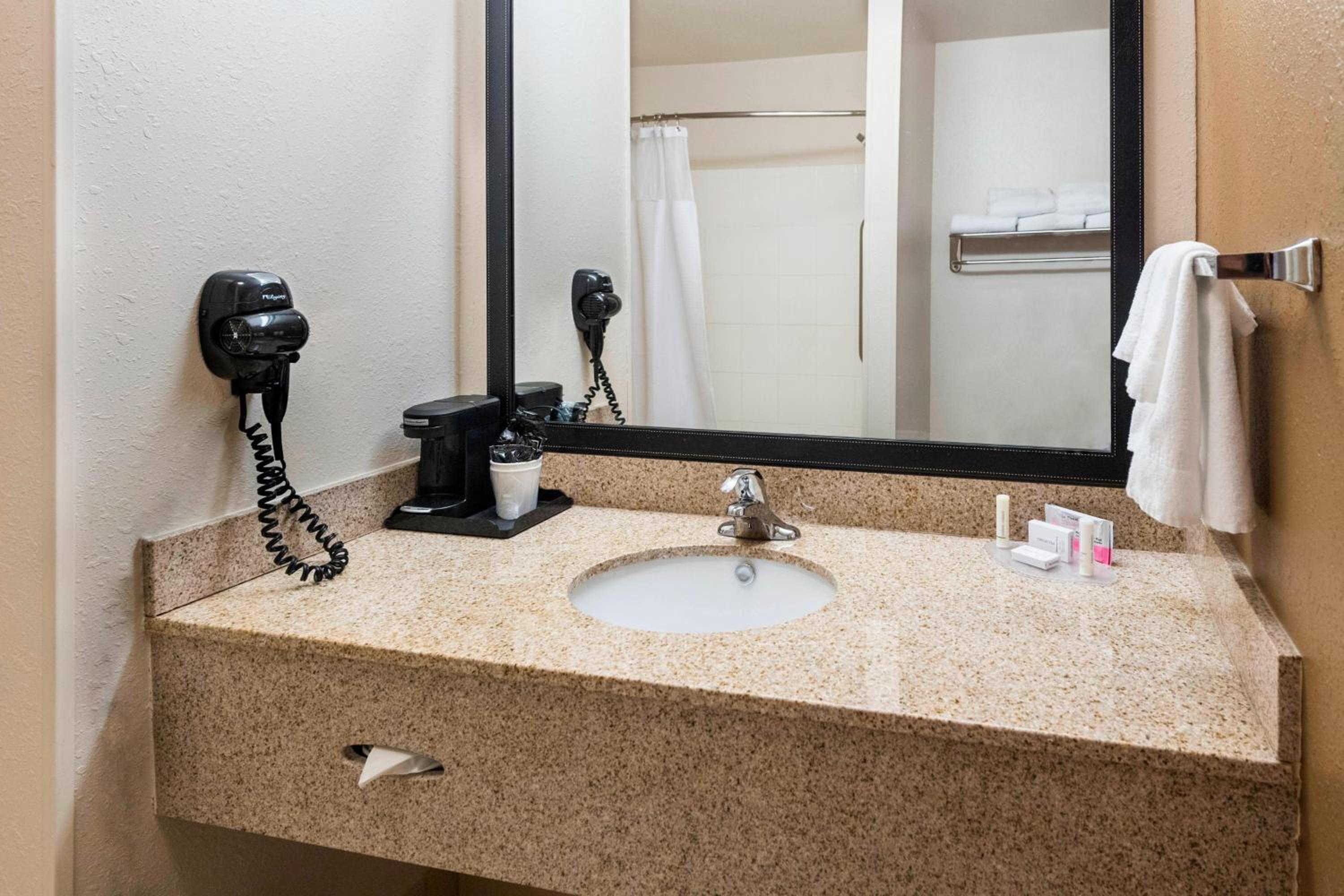 Marianna Vacations - Fairfield Inn  Suites Marianna - Property Image 15