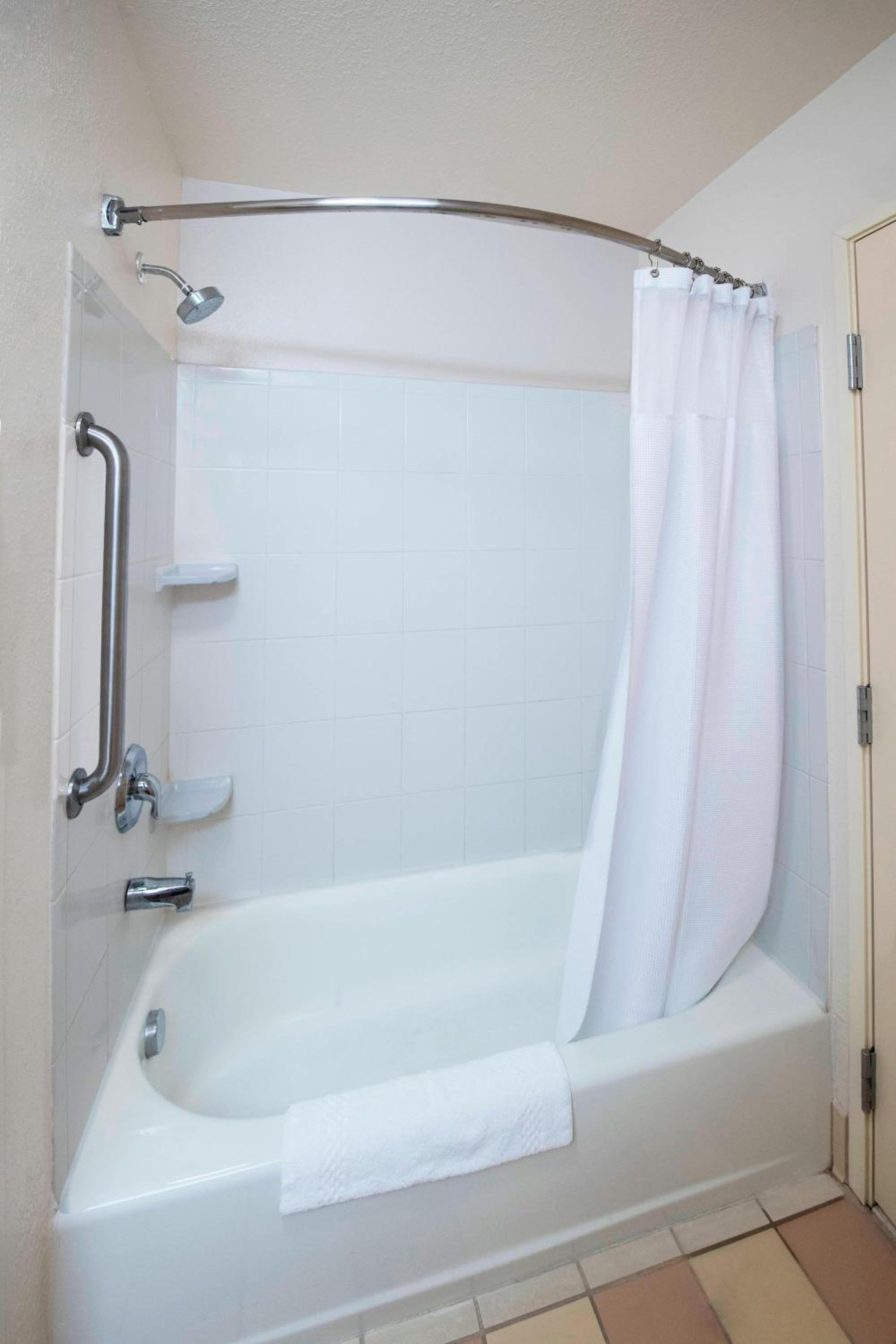 Marianna Vacations - Fairfield Inn  Suites Marianna - Property Image 14