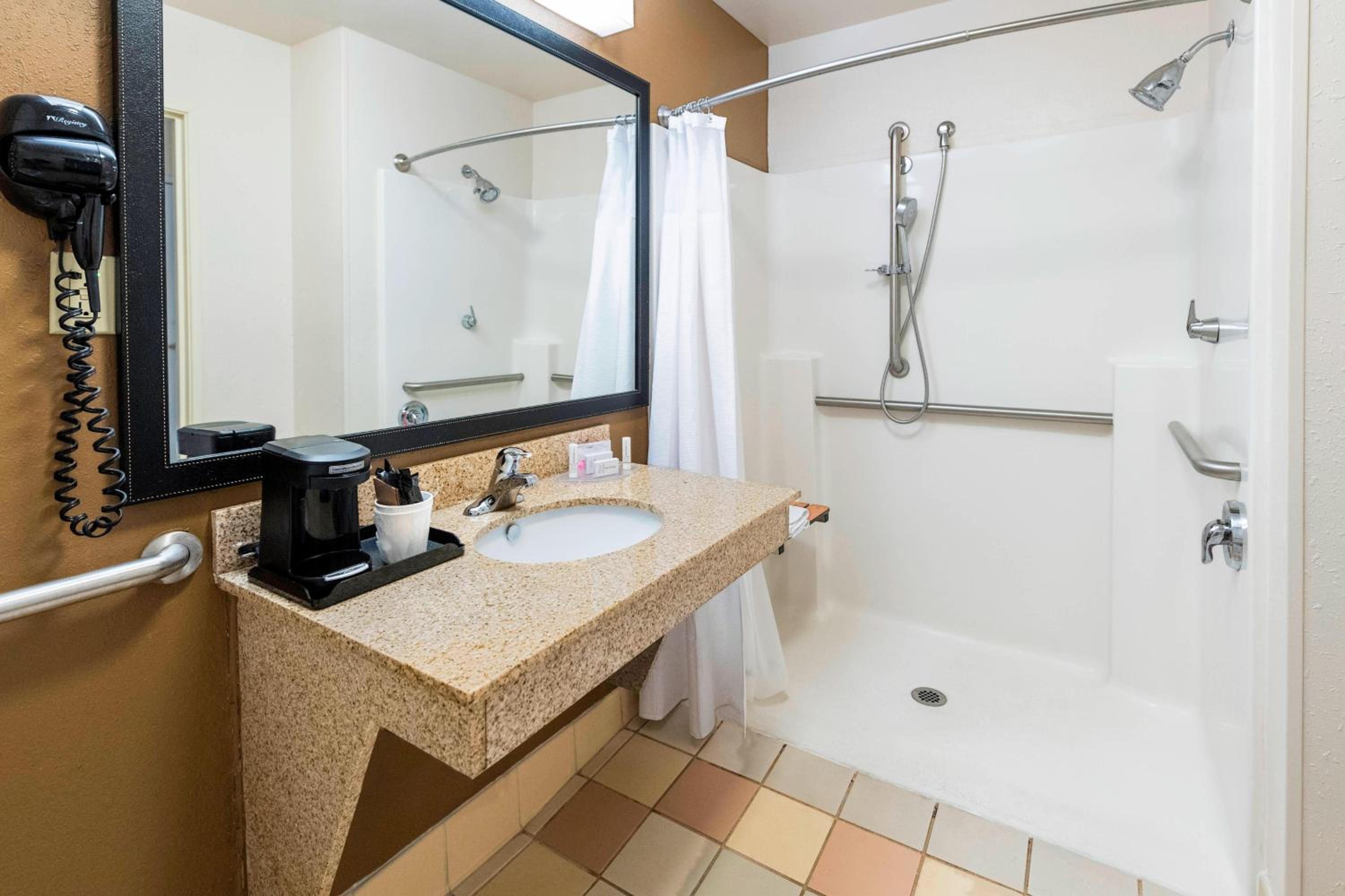 Marianna Vacations - Fairfield Inn  Suites Marianna - Property Image 2