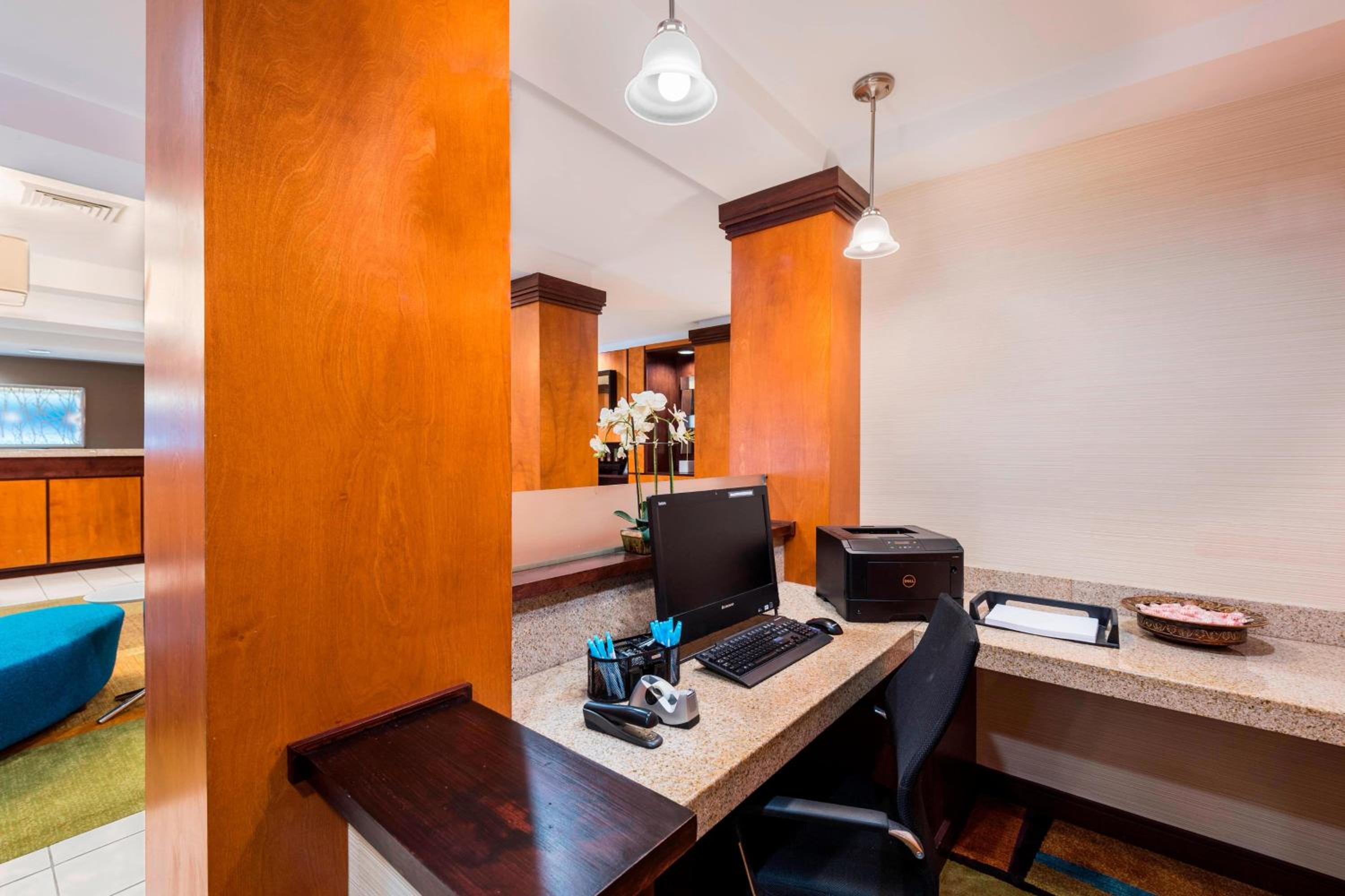 Marianna Vacations - Fairfield Inn  Suites Marianna - Property Image 9