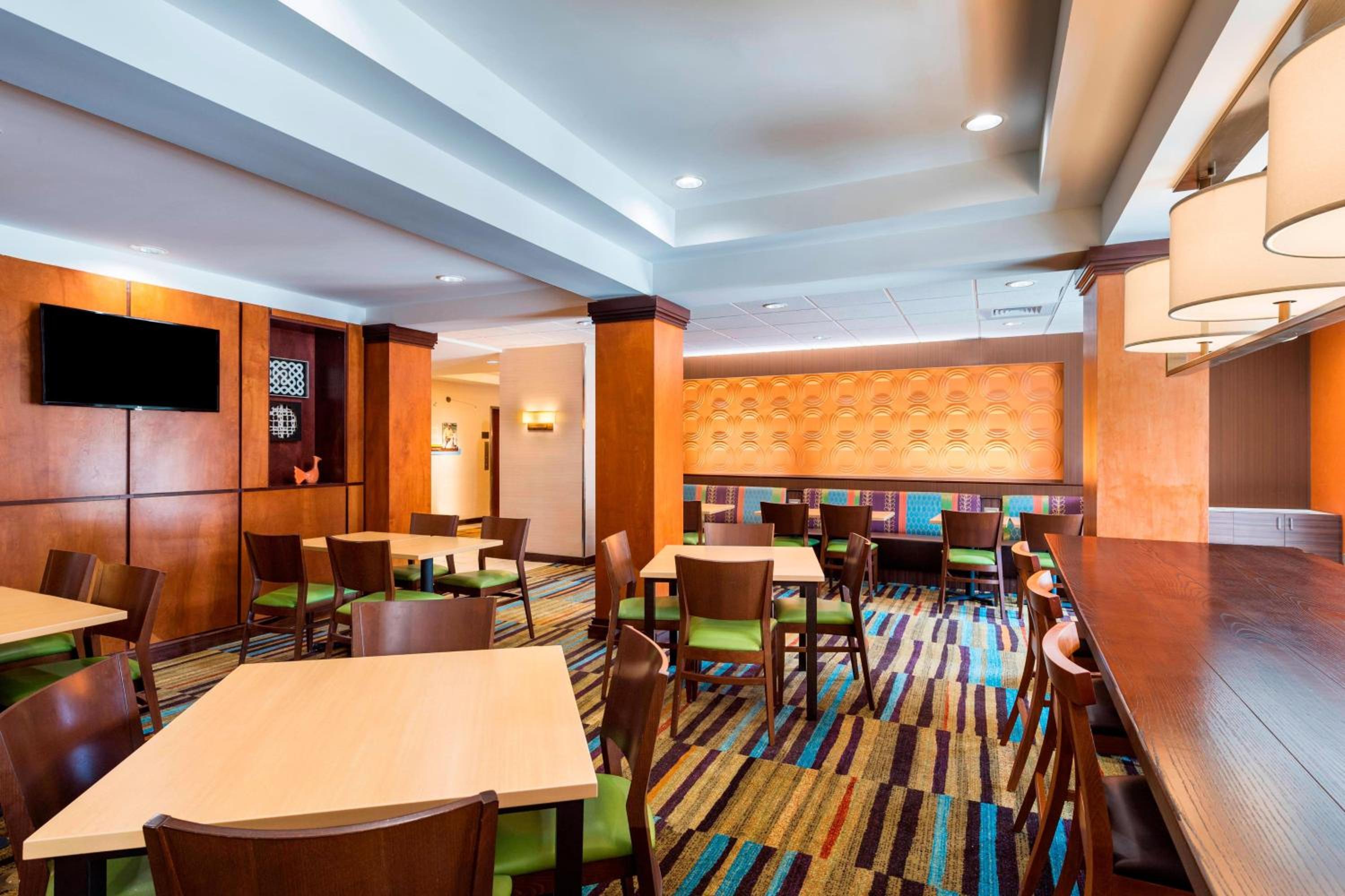 Marianna Vacations - Fairfield Inn  Suites Marianna - Property Image 7