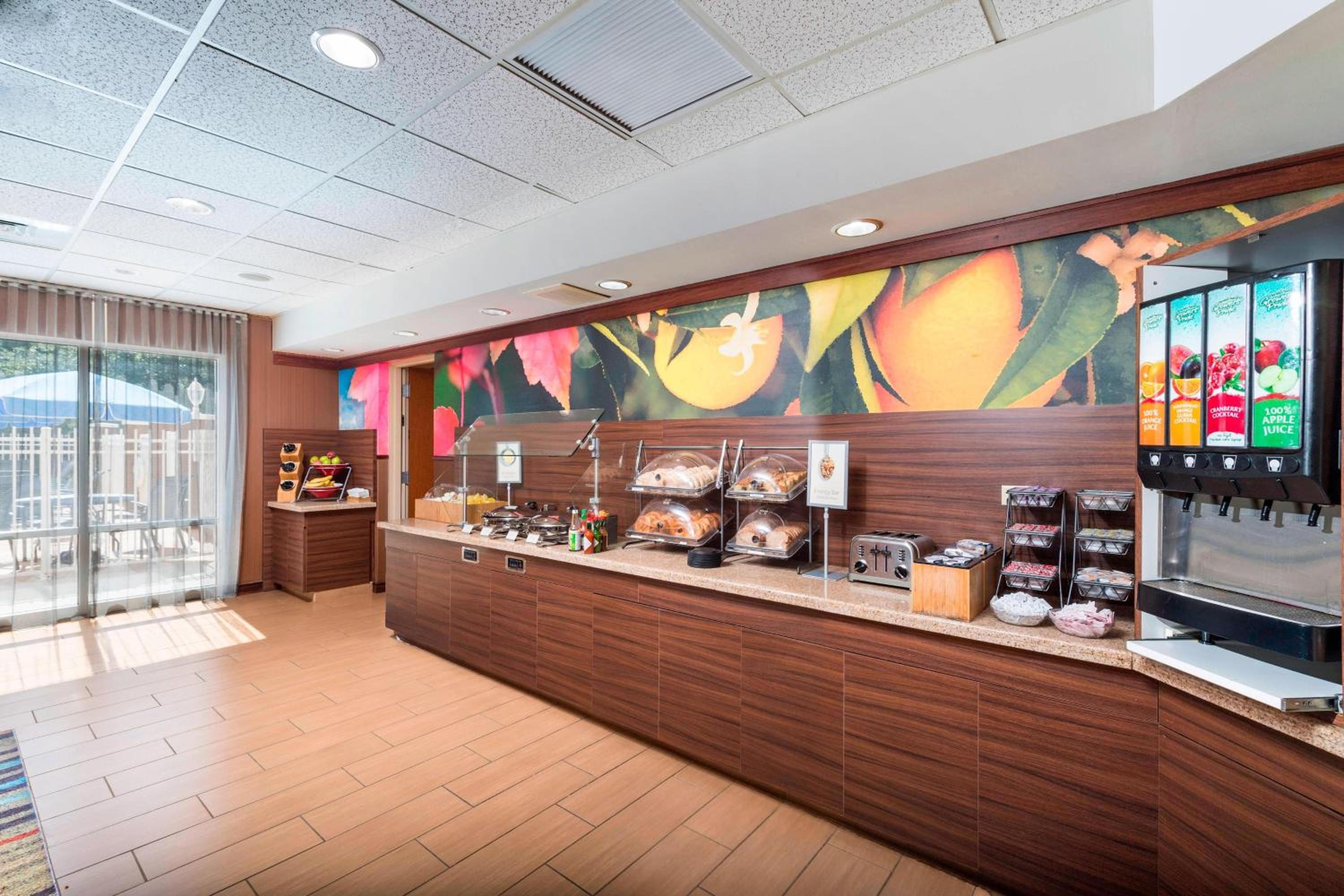 Marianna Vacations - Fairfield Inn  Suites Marianna - Property Image 6