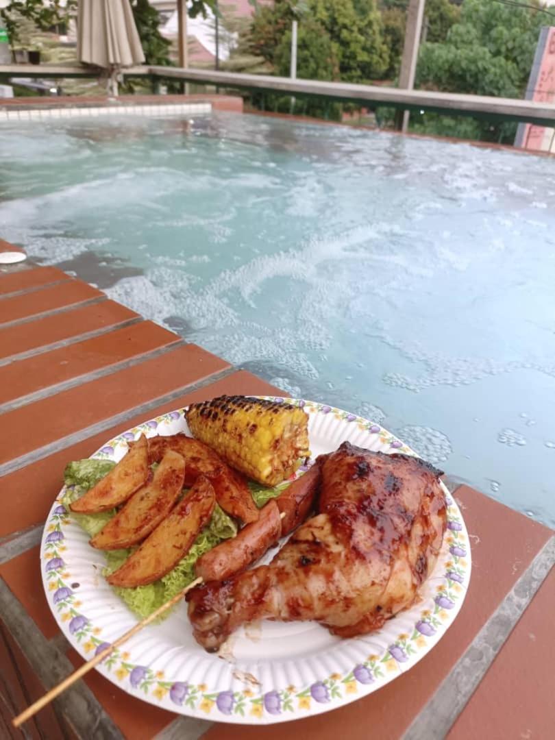 Chinatown Hostel by Mingle - Rooftop Private Jacuzzi with Bar