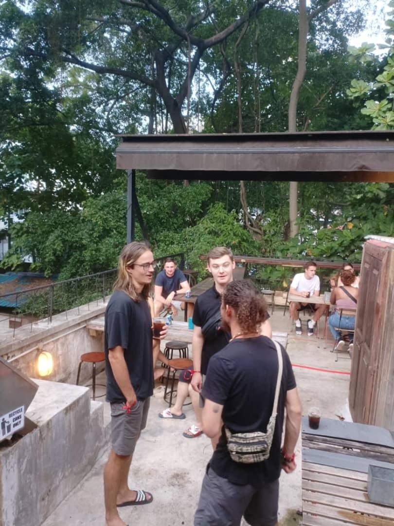 Chinatown Hostel by Mingle - Rooftop Private Jacuzzi with Bar