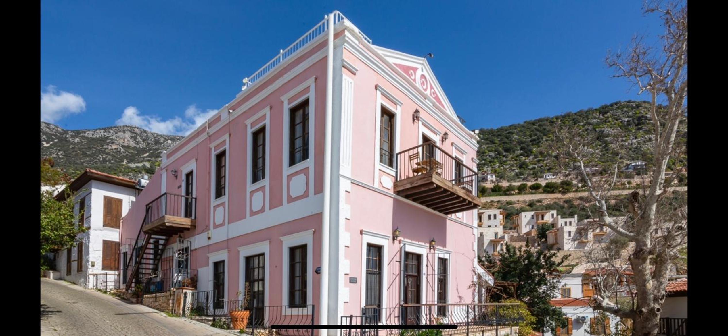 Hotel PEMBE - Image 1