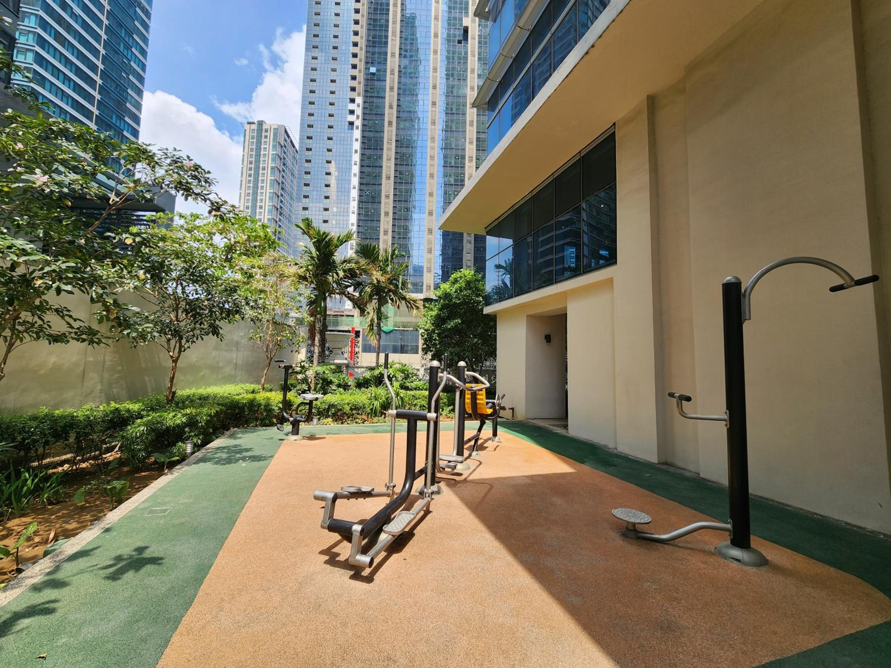 Uptown Mall Suites Steps Away from Major Malls with Parking and Washer for Family, Long Stay and WFH view 2