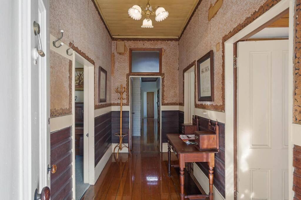 Dar-el -Great Old World Charm, pet friendly home!