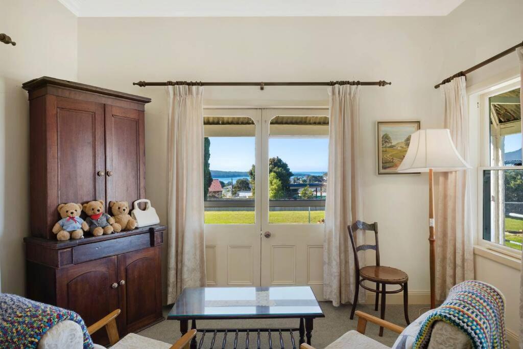 Dar-el -Great Old World Charm, pet friendly home!