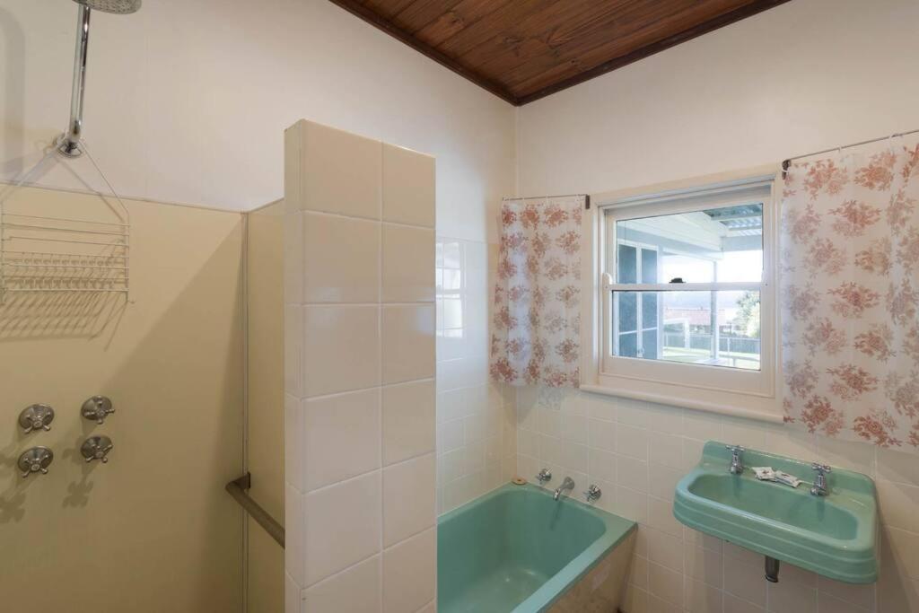 Dar-el -Great Old World Charm, pet friendly home!
