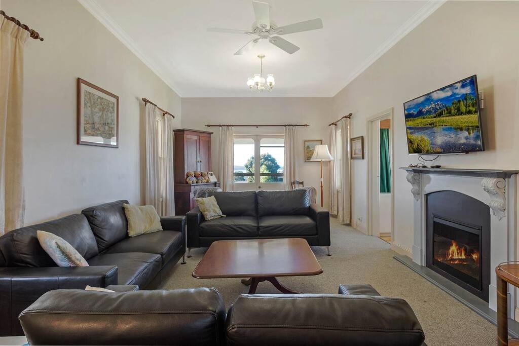 Dar-el -Great Old World Charm, pet friendly home!