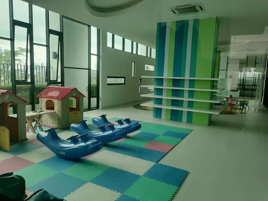 Gathering House Mosaic Midvalley 2BR 1K4Q 7-13px