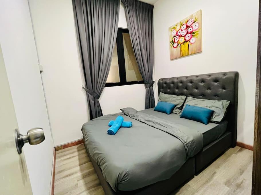 Gathering House Mosaic Midvalley 2BR 1K4Q 7-13px