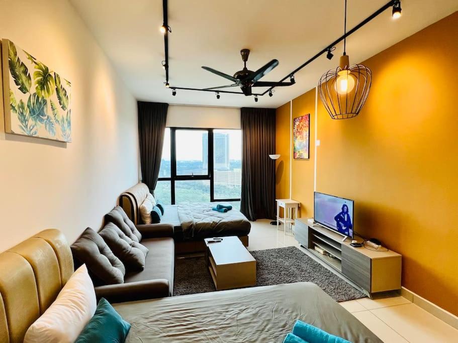 Gathering House Mosaic Midvalley 2BR 1K4Q 7-13px
