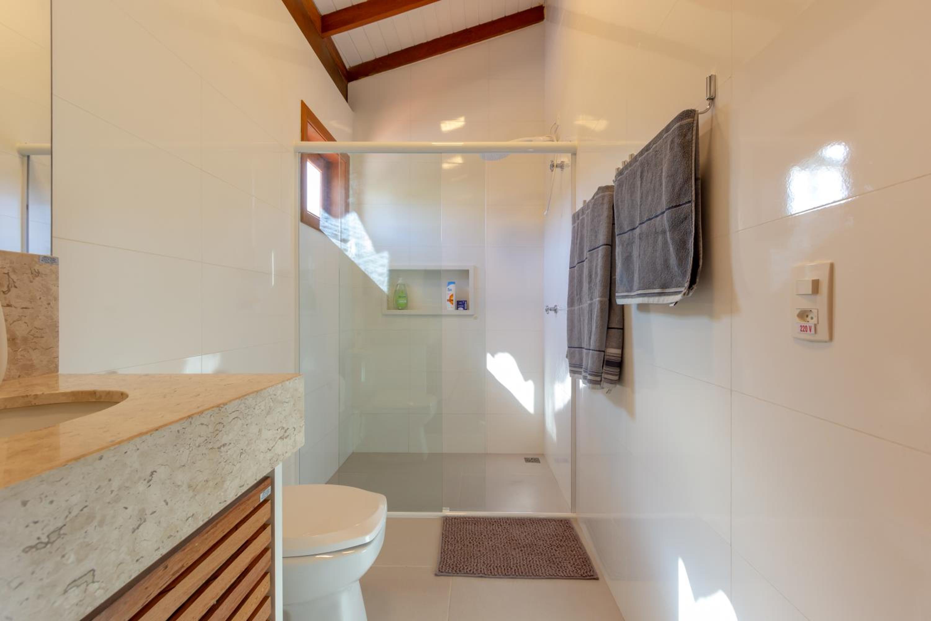 Chez Marguera em Juquehy - Luxo com muito espaço, conforto e lazer - incluso roupas de cama e banho, diarista, serviço praia, piscina aquecida, maquina gel